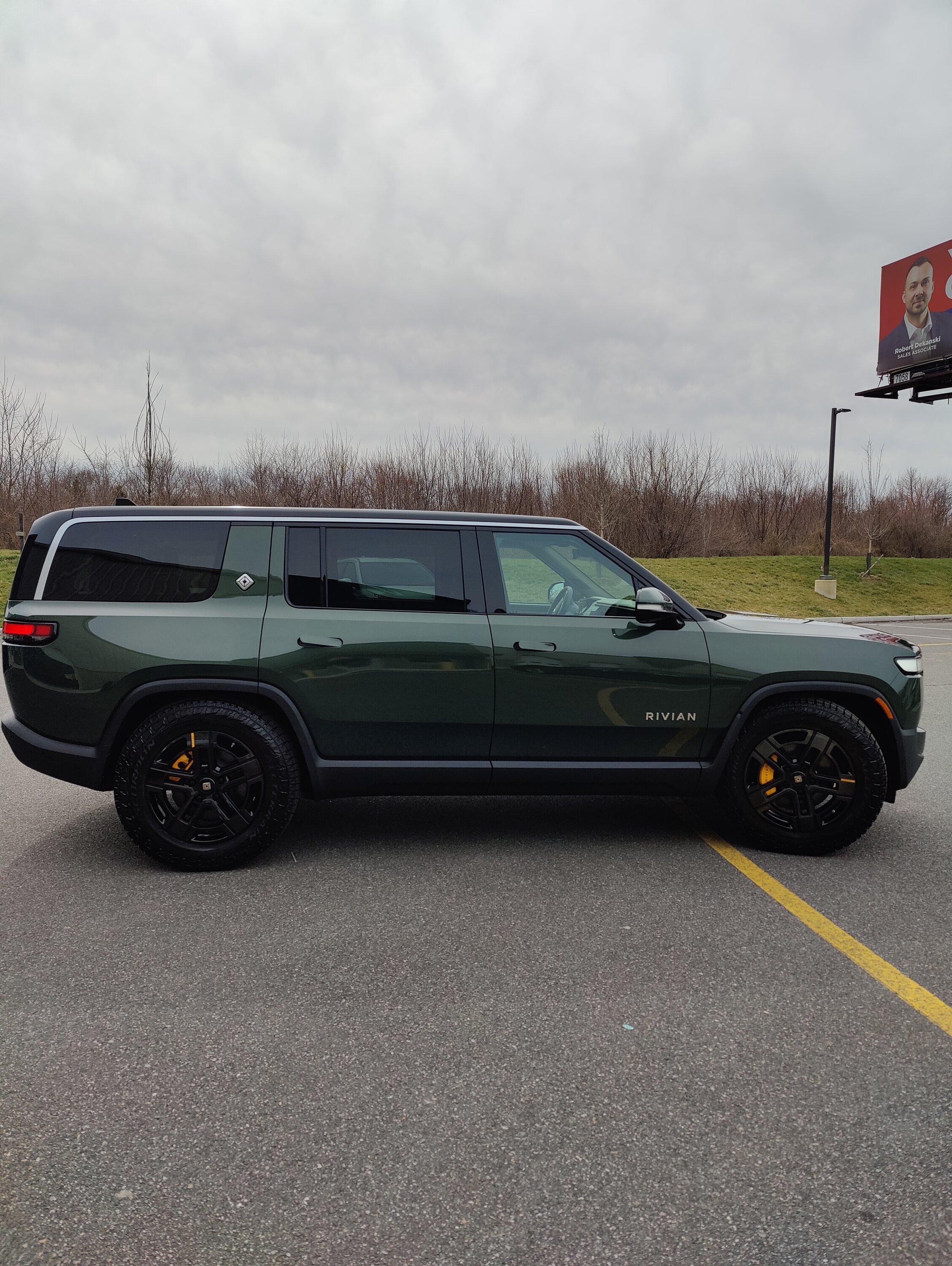 Rivian R1T R1S FOREST GREEN R1T Photos IMG20230312140245