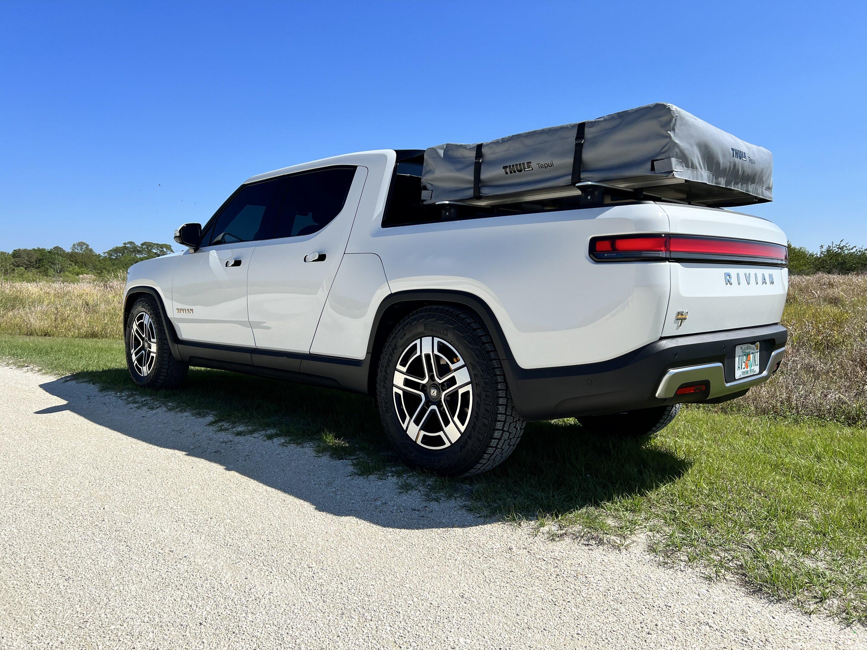 Rivian R1T R1S GLACIER WHITE R1T  Photos IMG_4752