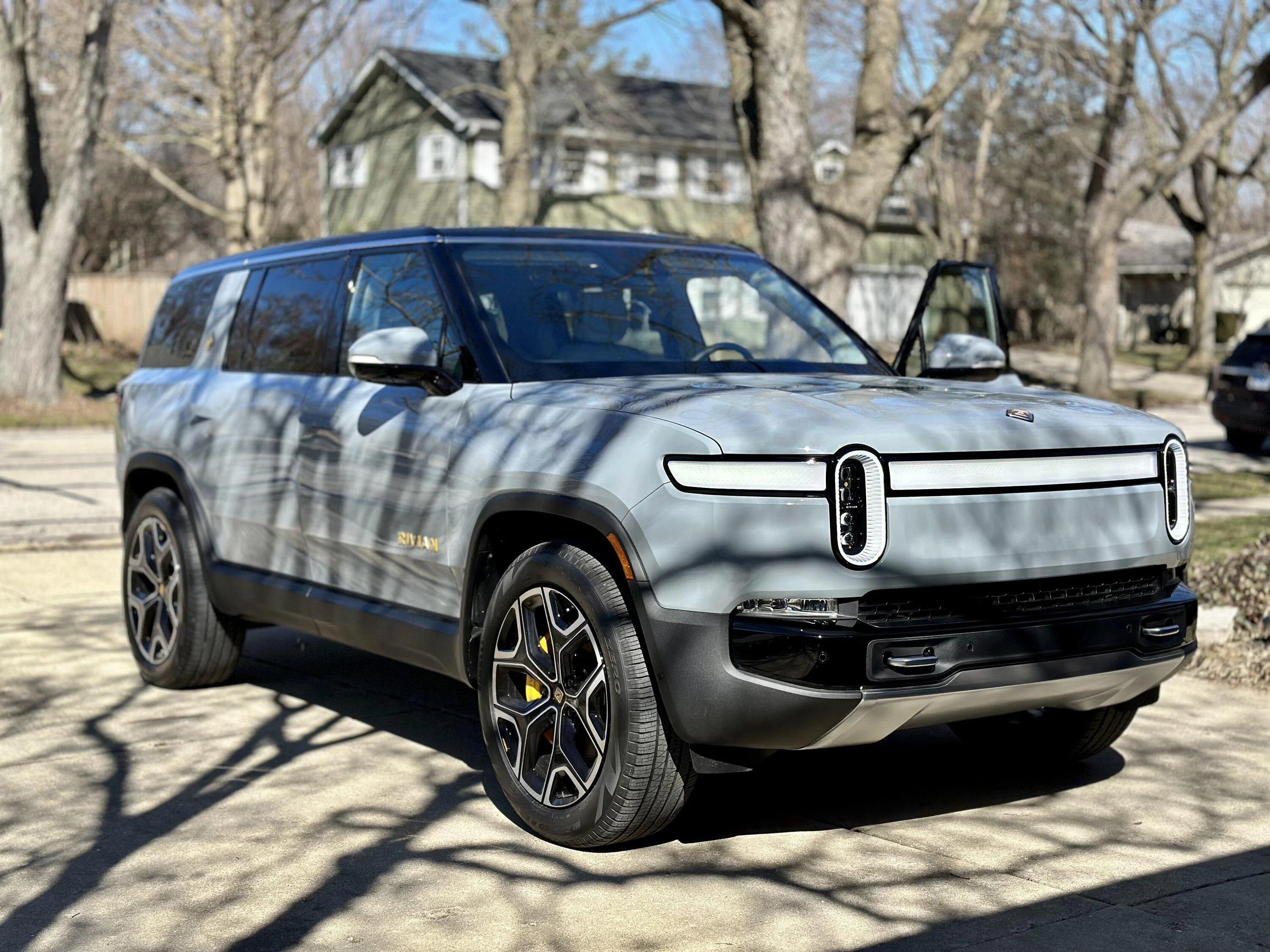 Rivian R1T R1S Confirmed by Rivian: R1S w/ Ocean Coast Interior - Deliveries Not Until Early 2023 F6946AE6-A4A8-4A3F-AB6D-FF7BCE652811