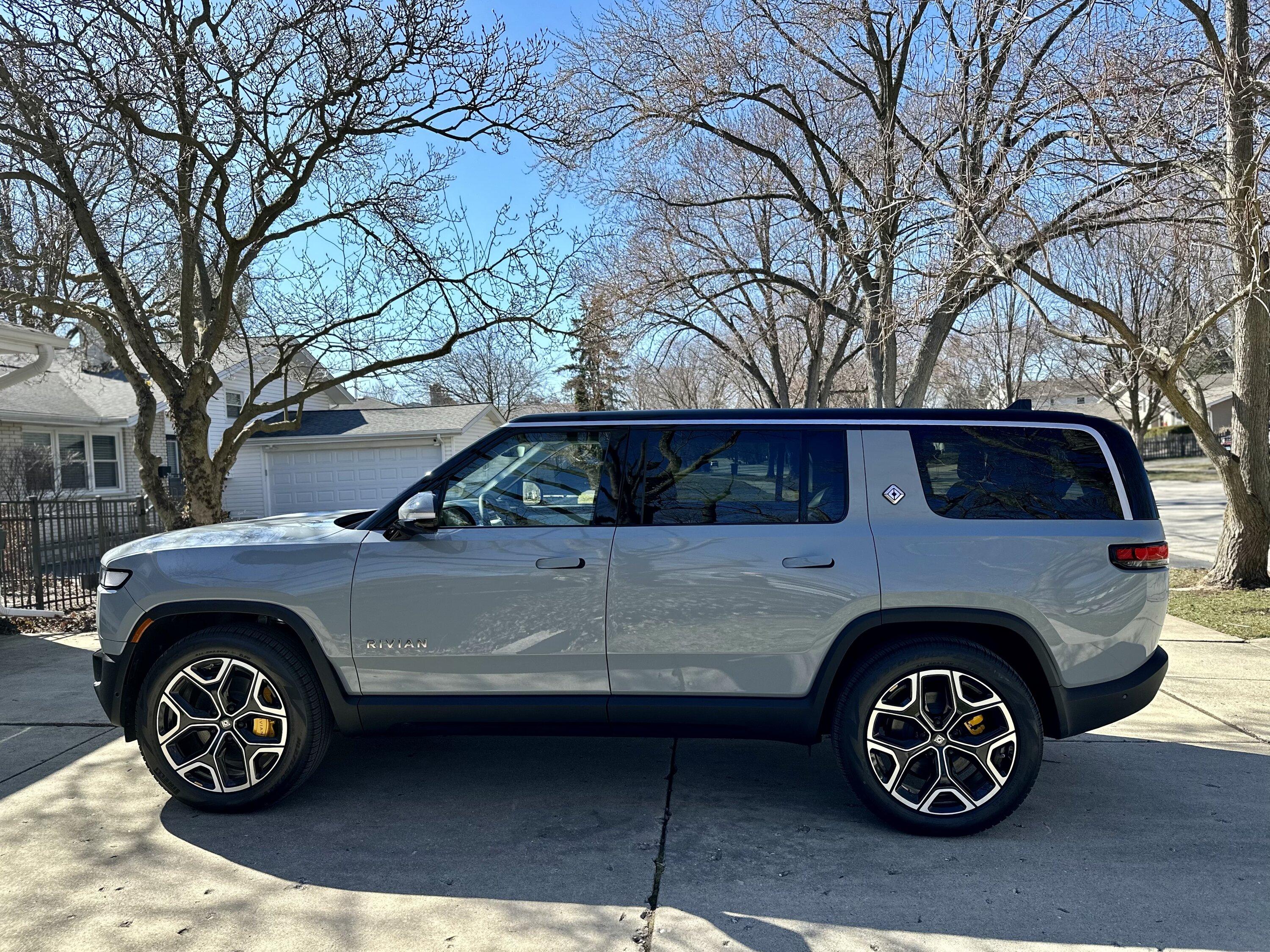 Rivian R1T R1S Confirmed by Rivian: R1S w/ Ocean Coast Interior - Deliveries Not Until Early 2023 9102F8DC-FA72-461D-A8A5-5B9A416923BA