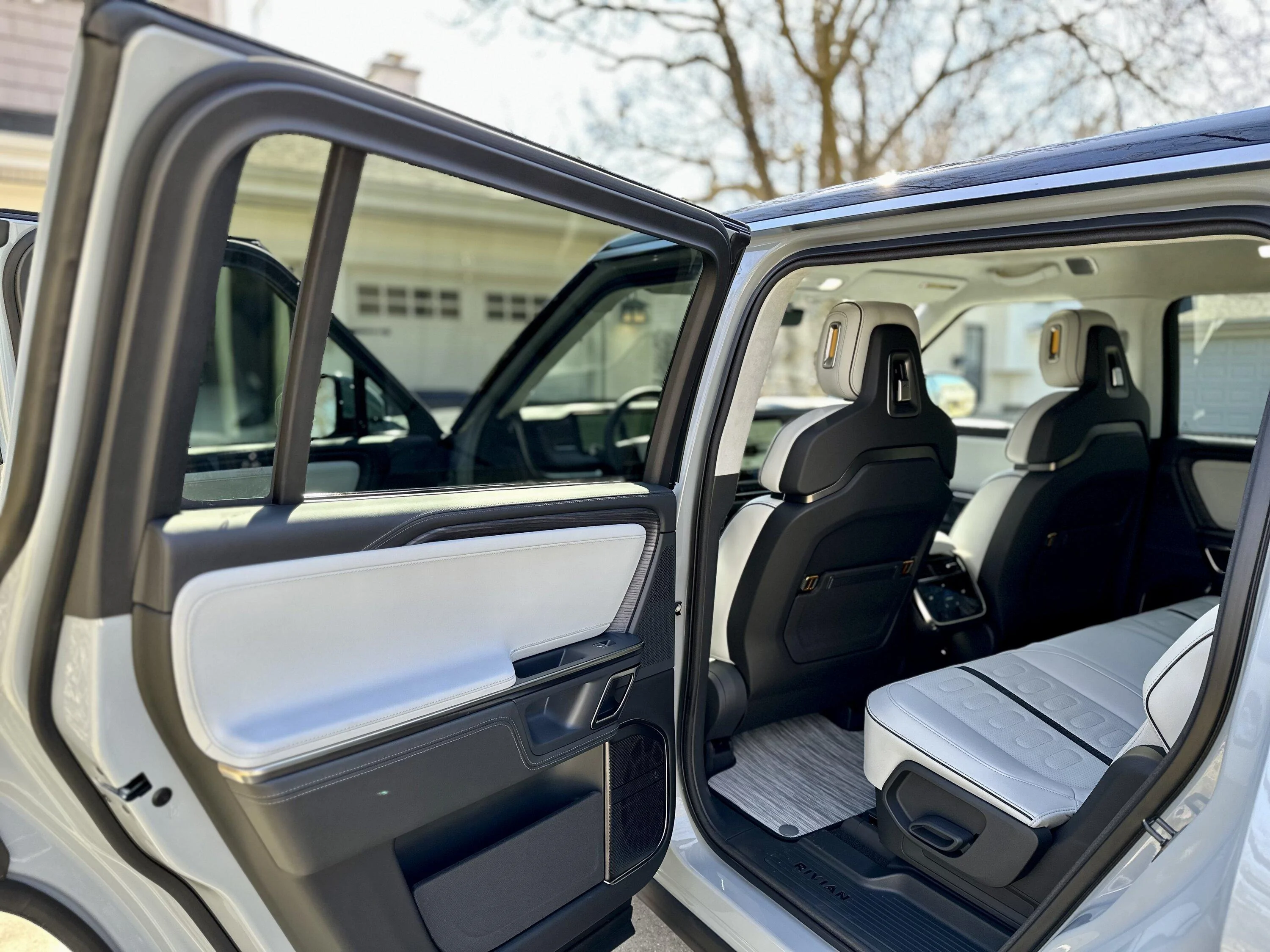 Rivian R1T R1S Confirmed by Rivian: R1S w/ Ocean Coast Interior - Deliveries Not Until Early 2023 EB57C1A0-2911-4BCF-A2F7-F0C437EF054C