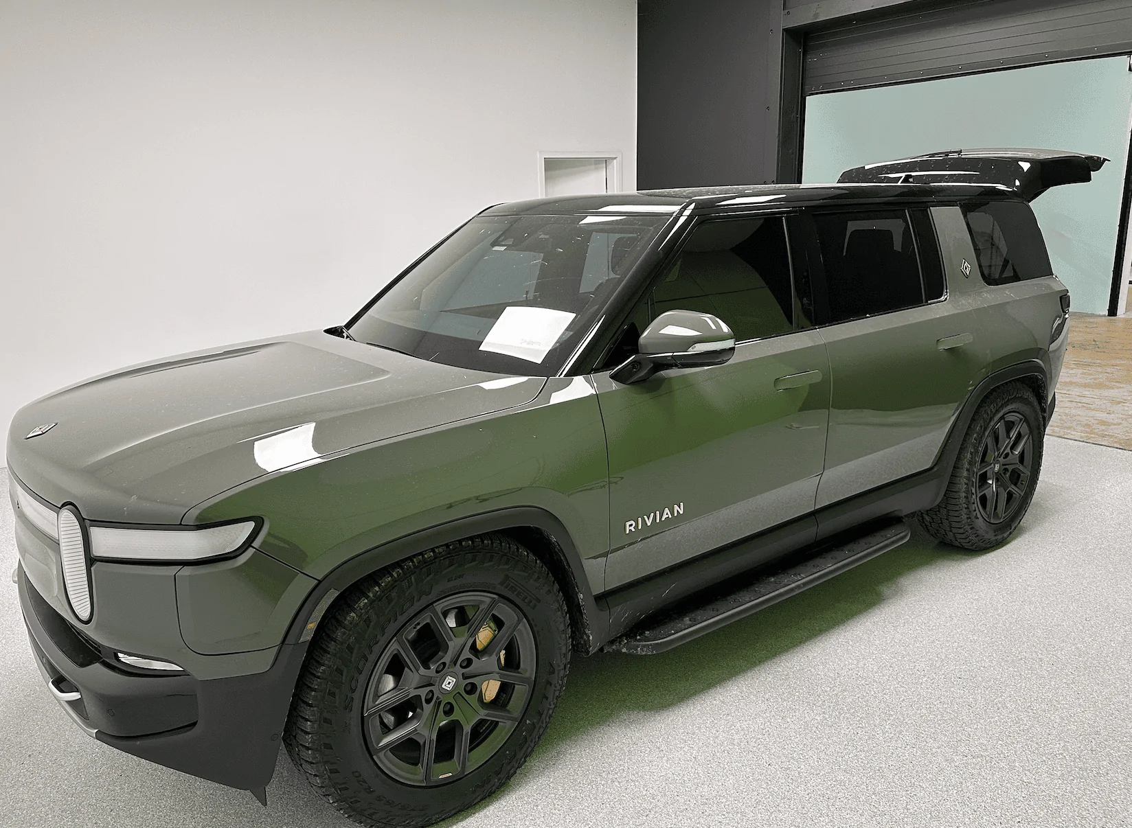 Rivian R1T R1S Introducing RMaxx Running Boards & Rock Sliders for Rivian R1T / R1S from Team 1EV Screenshot 2023-03-15 at 5.10.39 PM