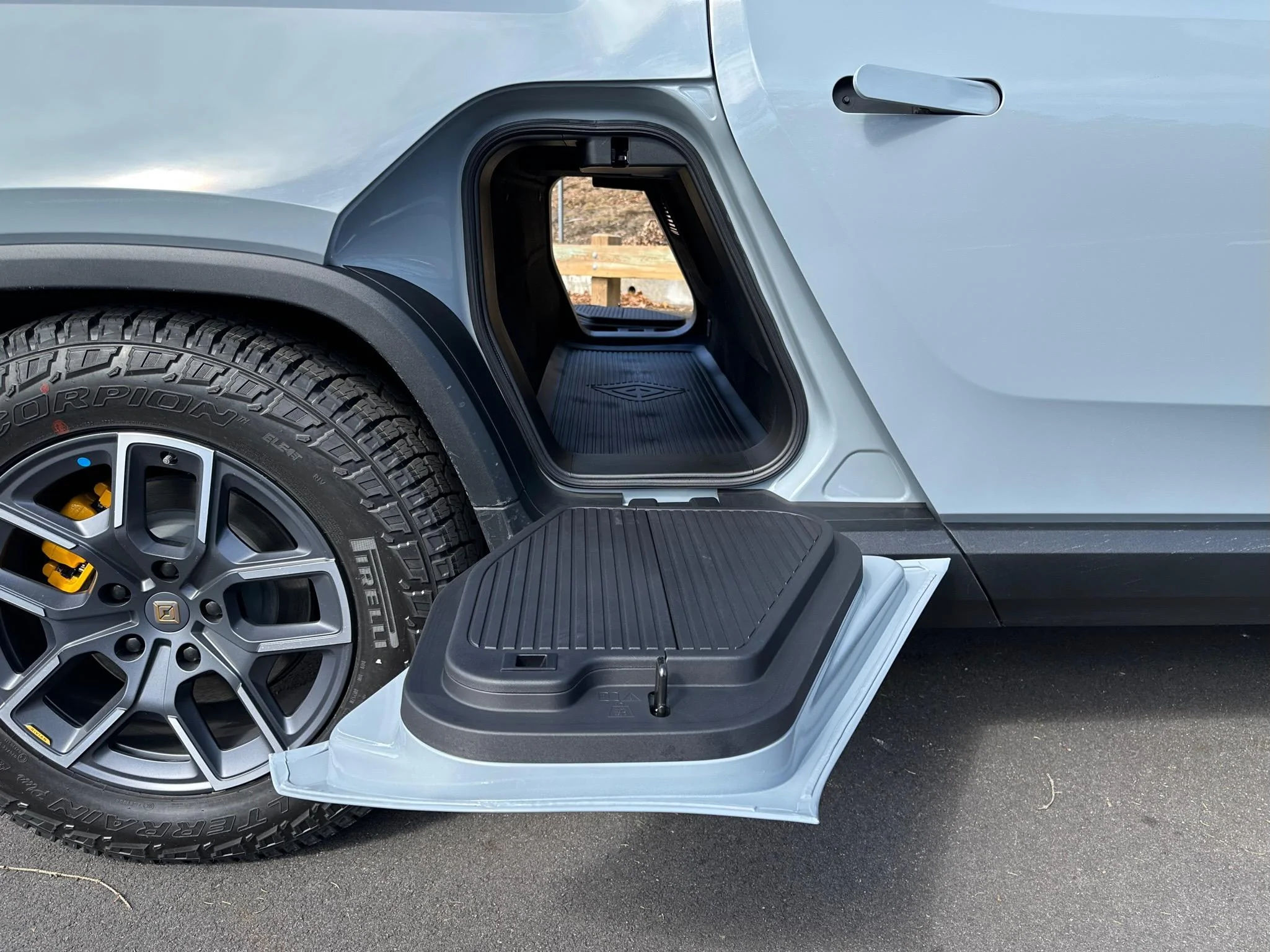 Rivian R1T R1S Limestone R1T Delivery - Wow! & some noob questions IMG_0937