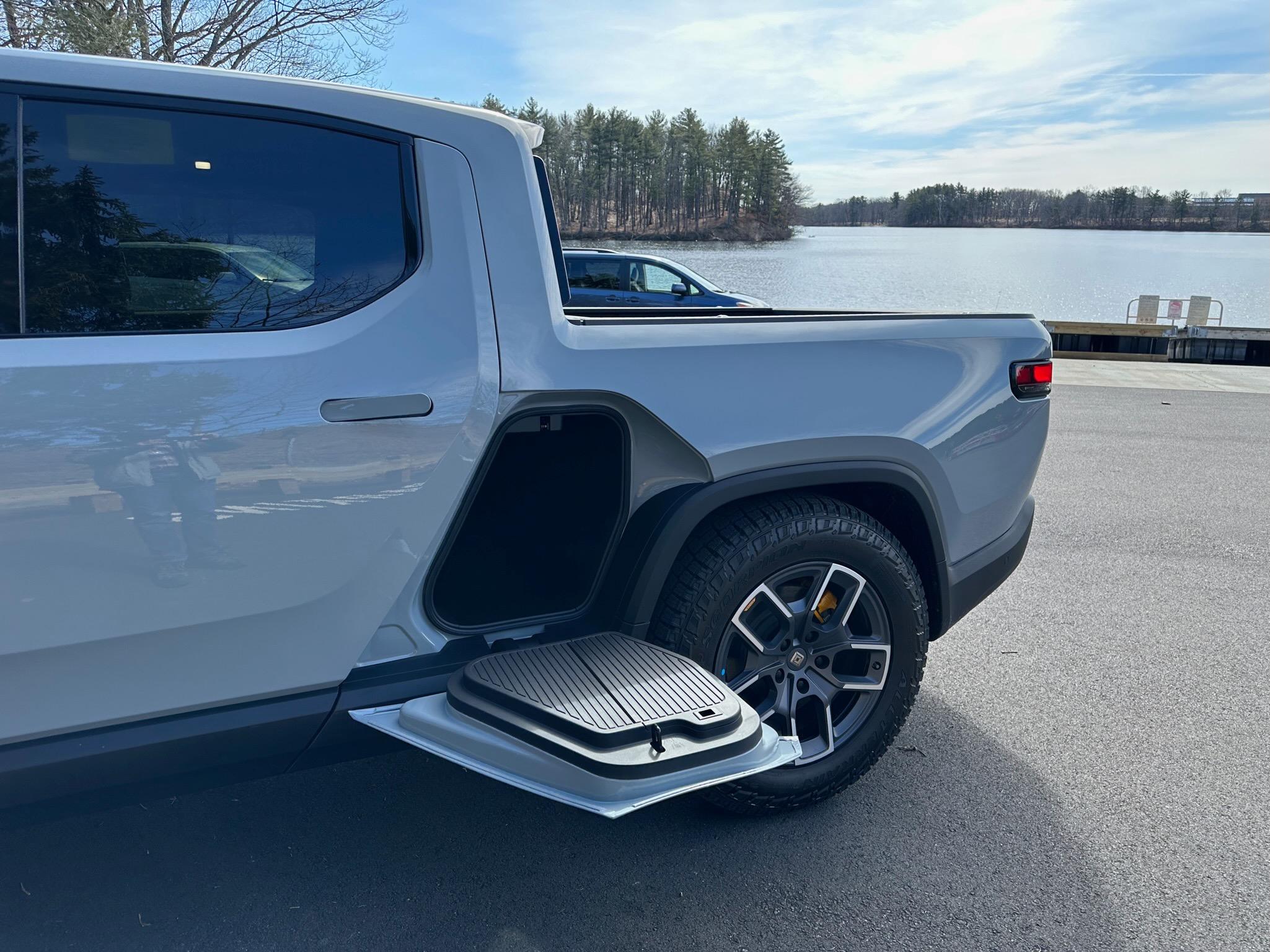 Rivian R1T R1S Limestone R1T Delivery - Wow! & some noob questions IMG_0936