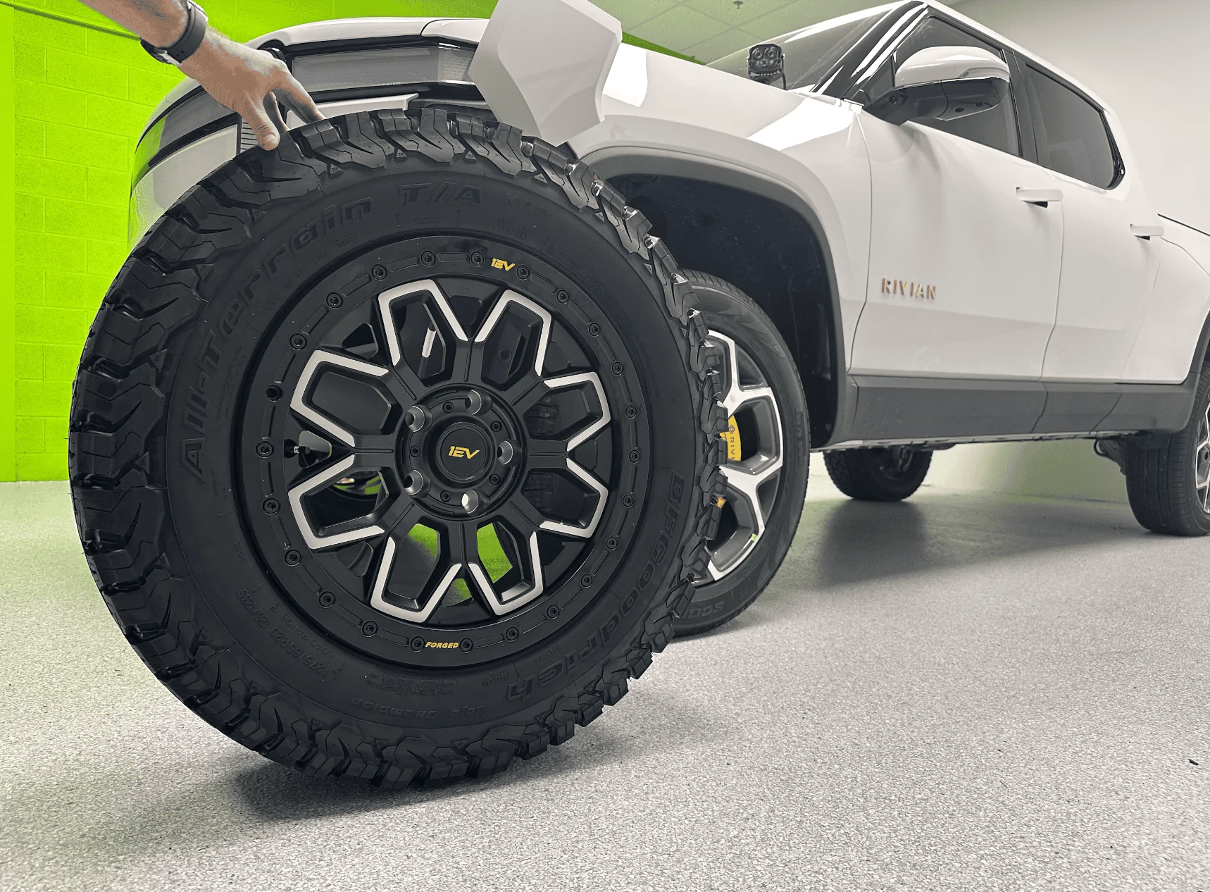 Rivian R1T R1S Tracking 20" Wheel options - spreadsheet Screenshot 2023-03-17 at 4.52.32 PM