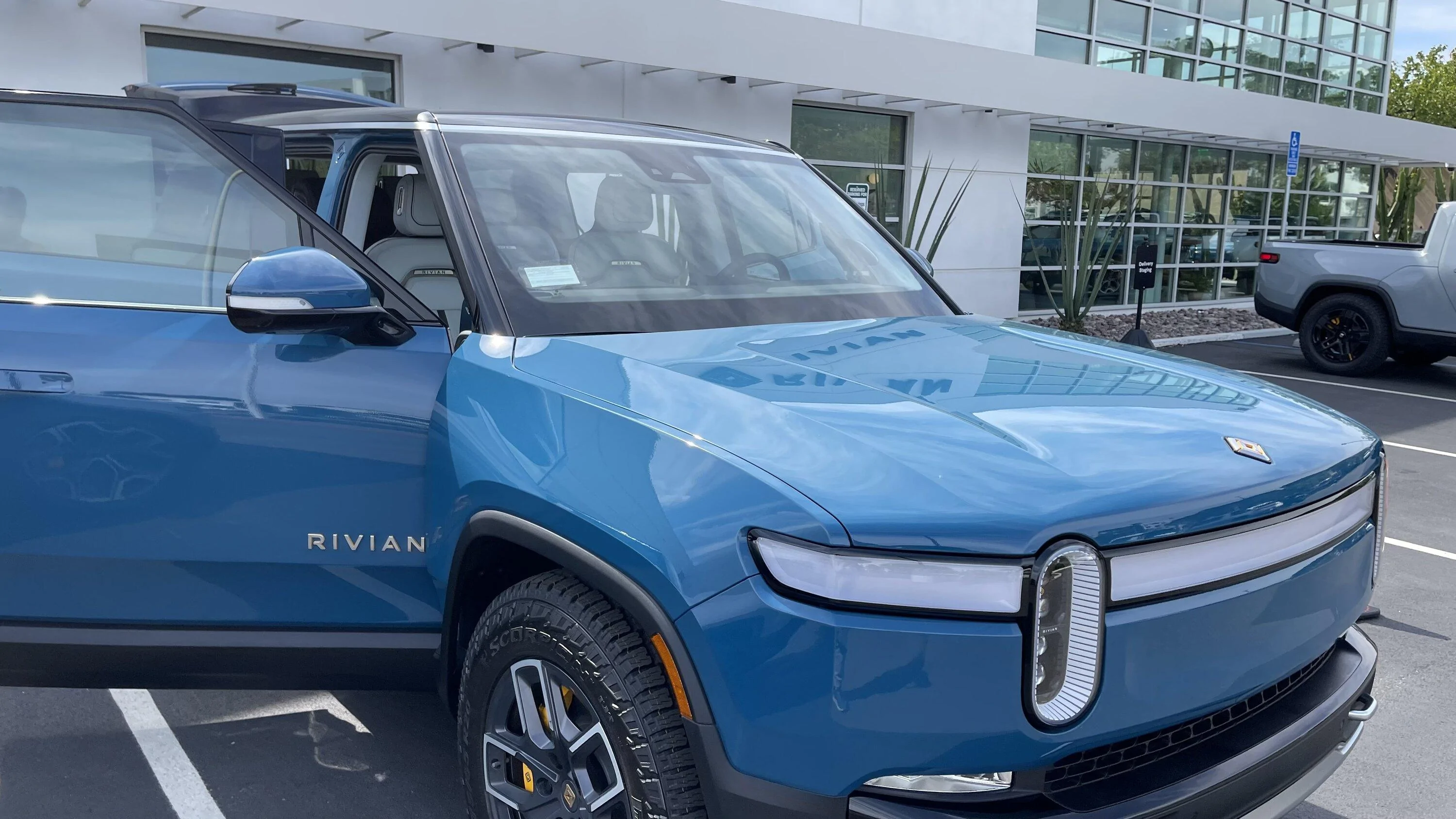 Rivian R1T R1S latest VIN for R1S BAFCE987-0F83-4F37-AB31-28EDE60BACF0