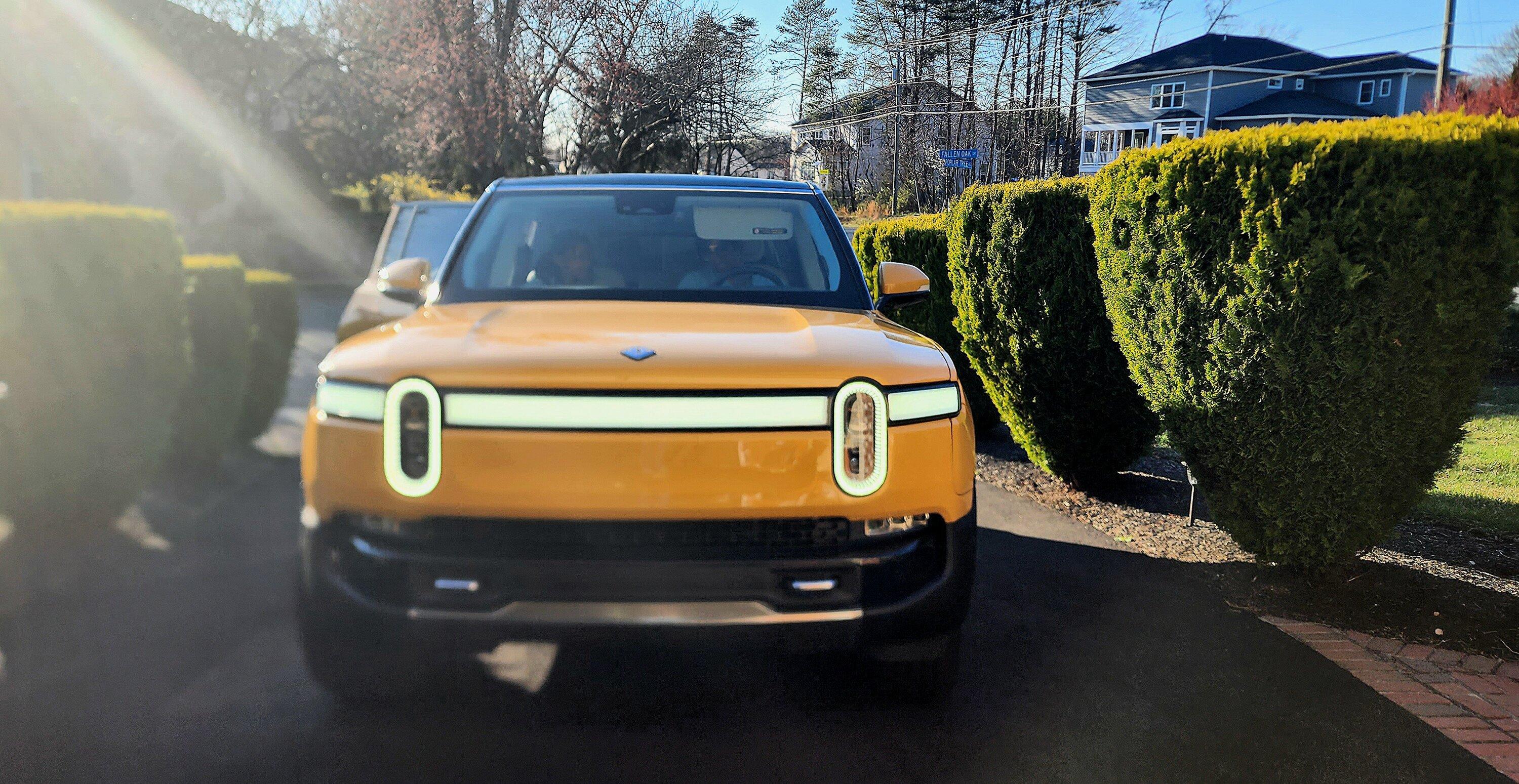 Rivian R1T R1S ? COMPASS YELLOW R1S  Photos 20230318_174851