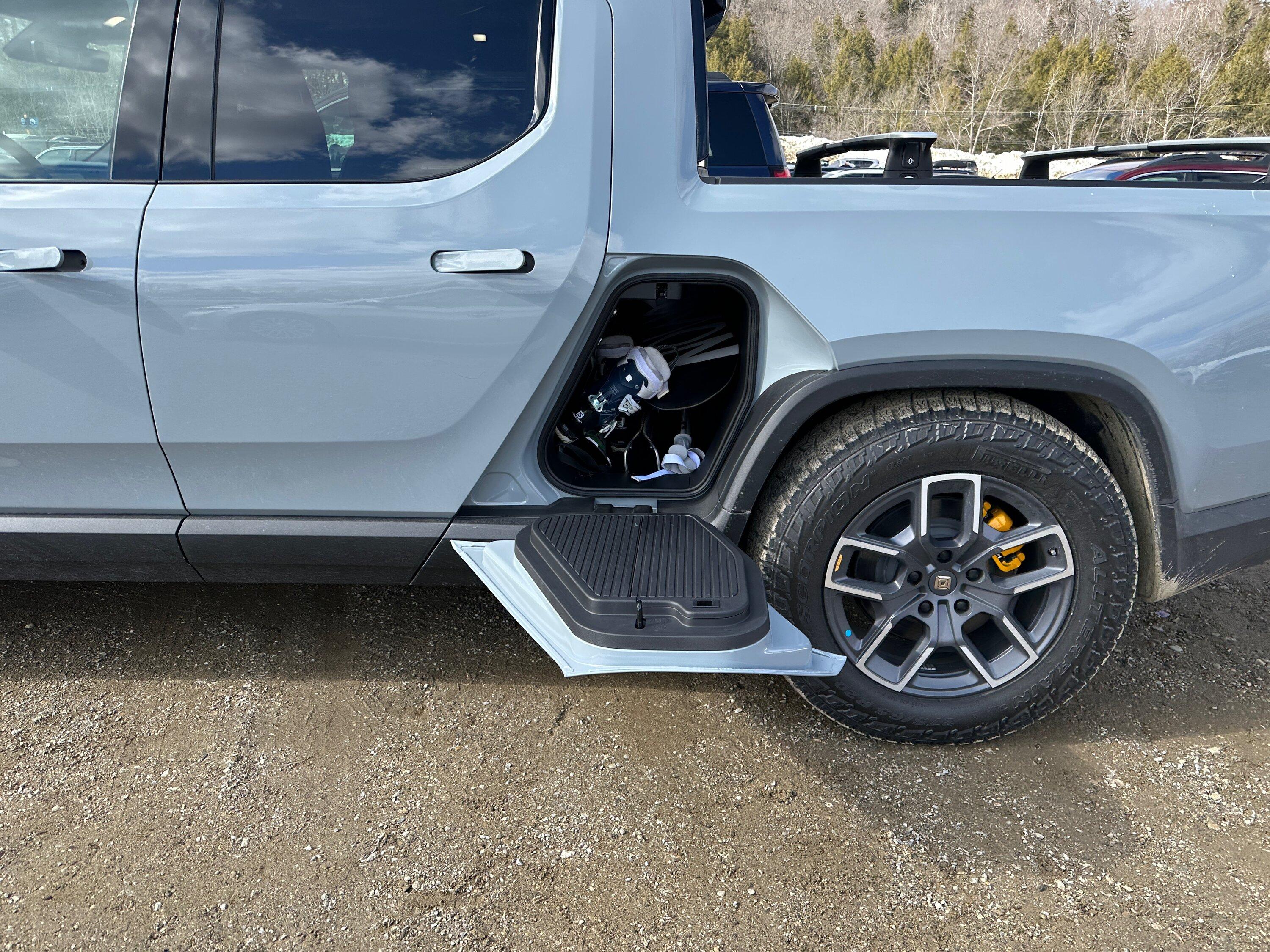 Rivian R1T R1S LIMESTONE R1T Photos IMG_1038