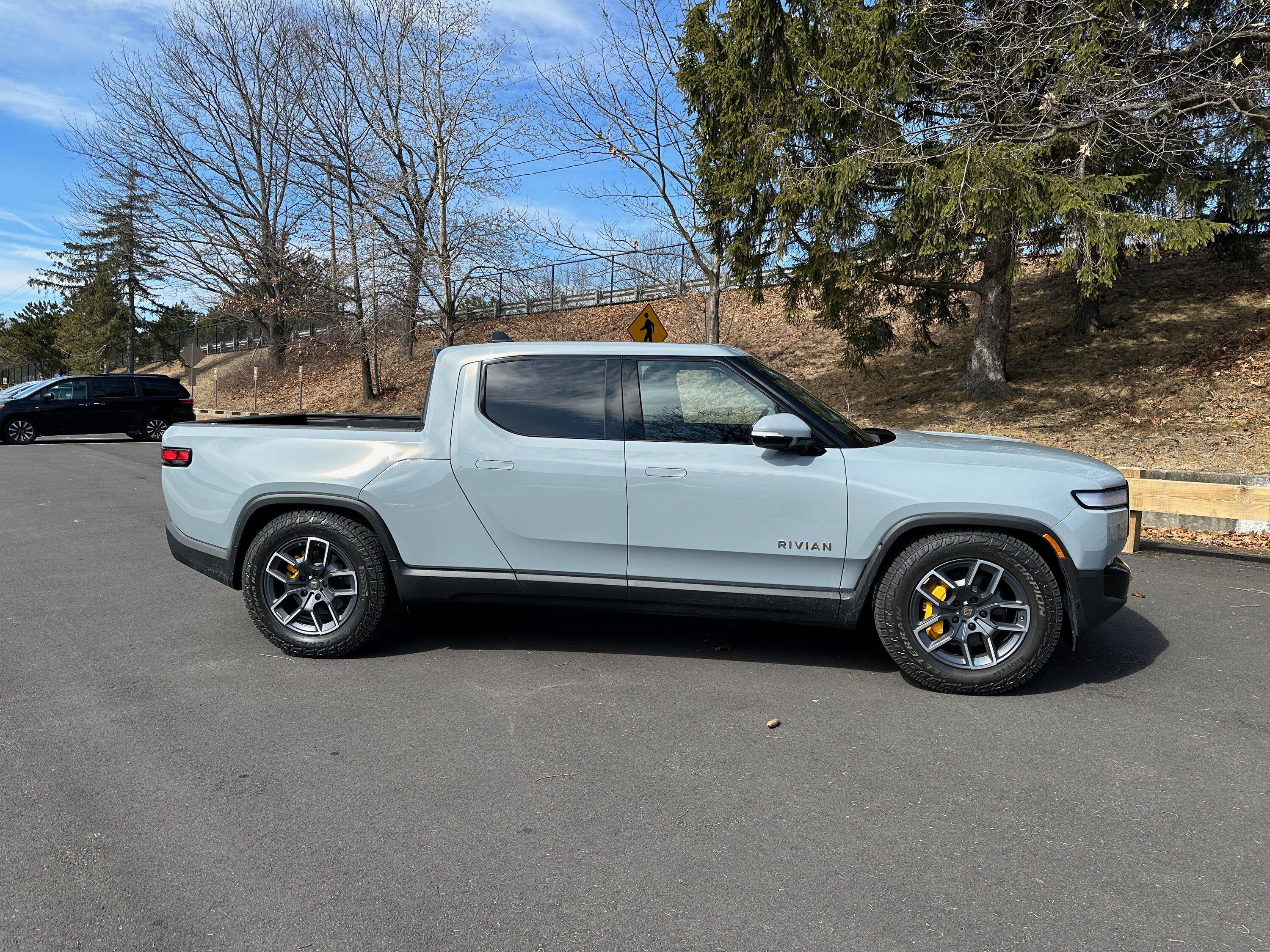 Rivian R1T R1S LIMESTONE R1T Photos IMG_0931