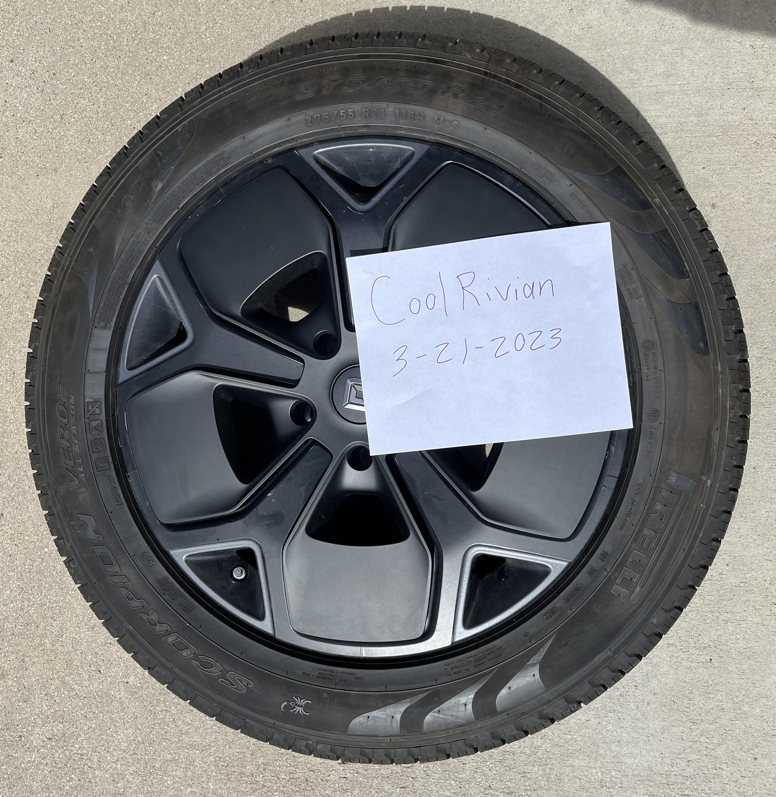 Rivian R1T R1S Selling 21" Wheels for Spares IMG_8108.JPG