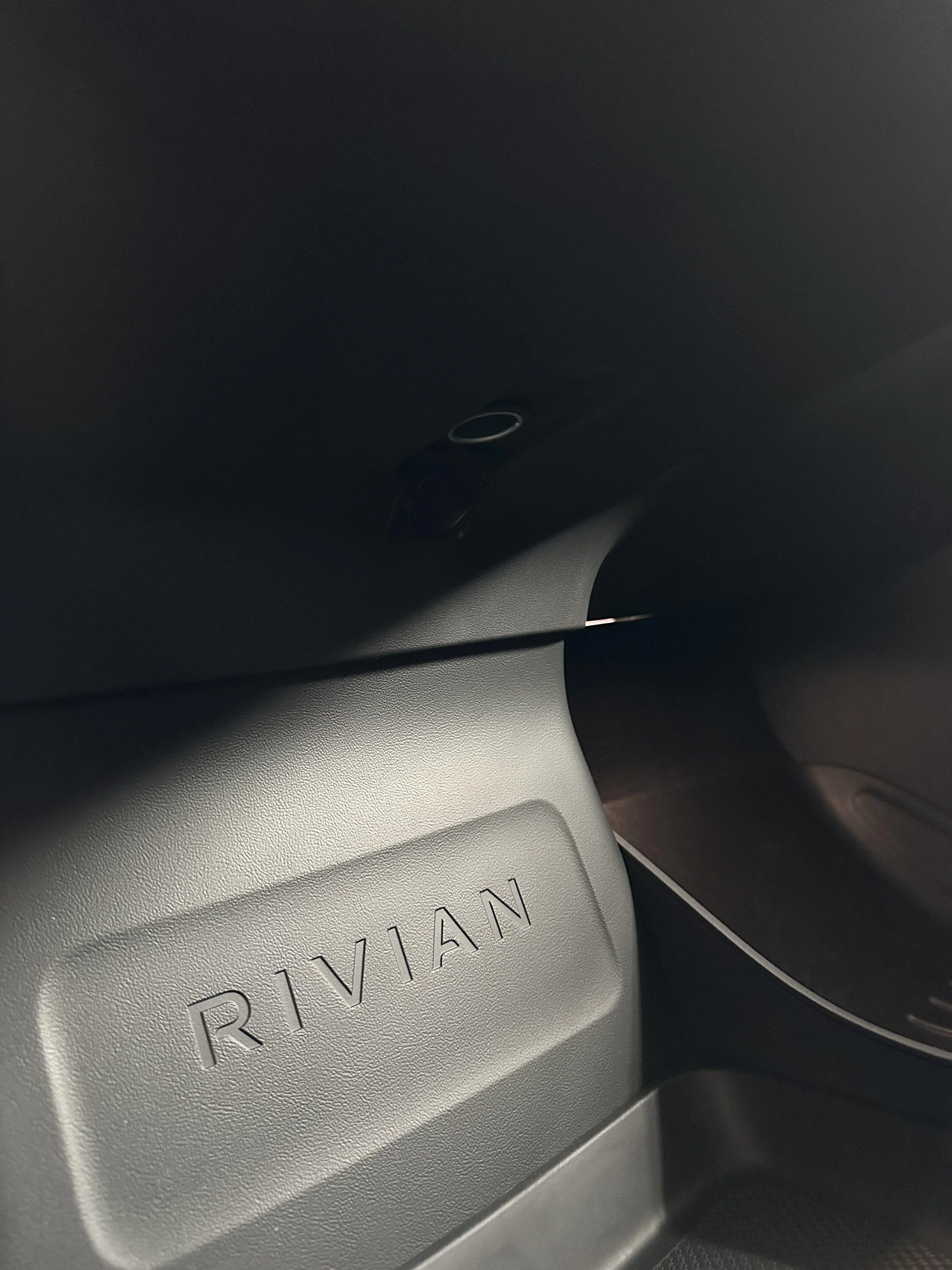 Rivian R1T R1S New aftermarket (manual) Tonneau Cover for Rivian R1T IMG_1097