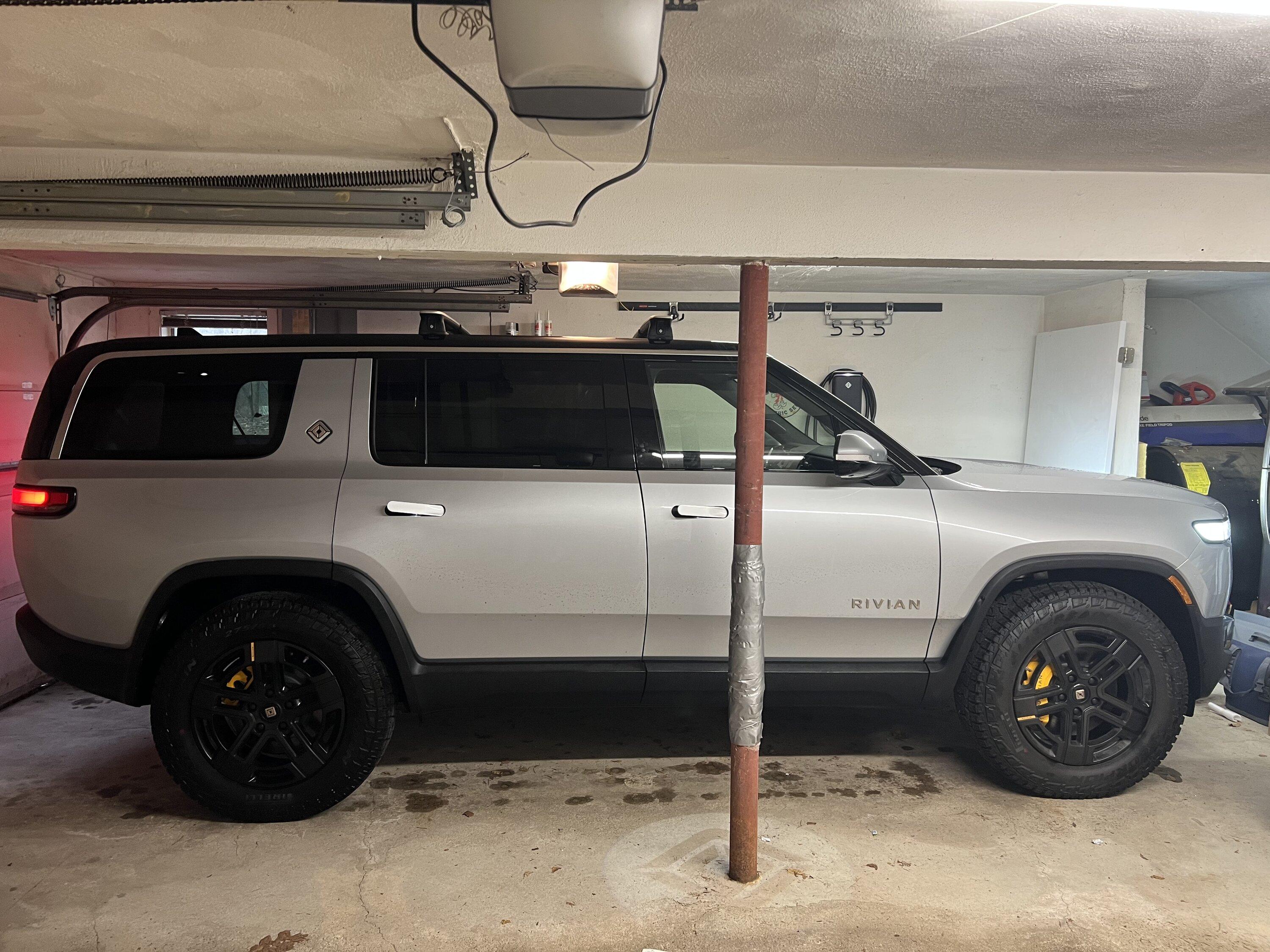 Rivian R1T R1S LA SILVER Rivian Photos 3C7D6B7D-4C1E-4898-ADC9-2DEC14EBC271