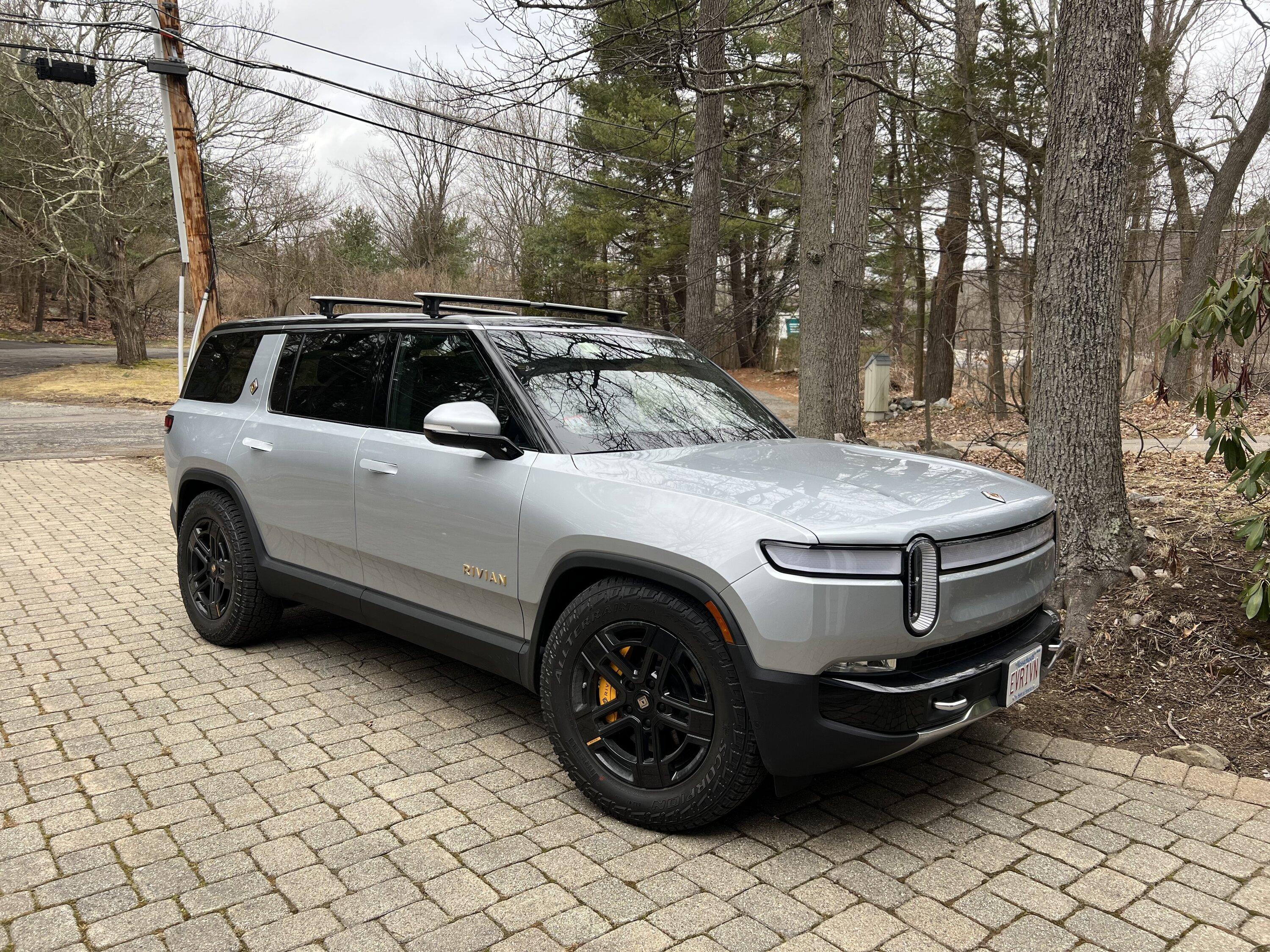 Rivian R1T R1S LA SILVER Rivian Photos 8D7AED34-6873-4BDE-A435-CBBD56A3BA51