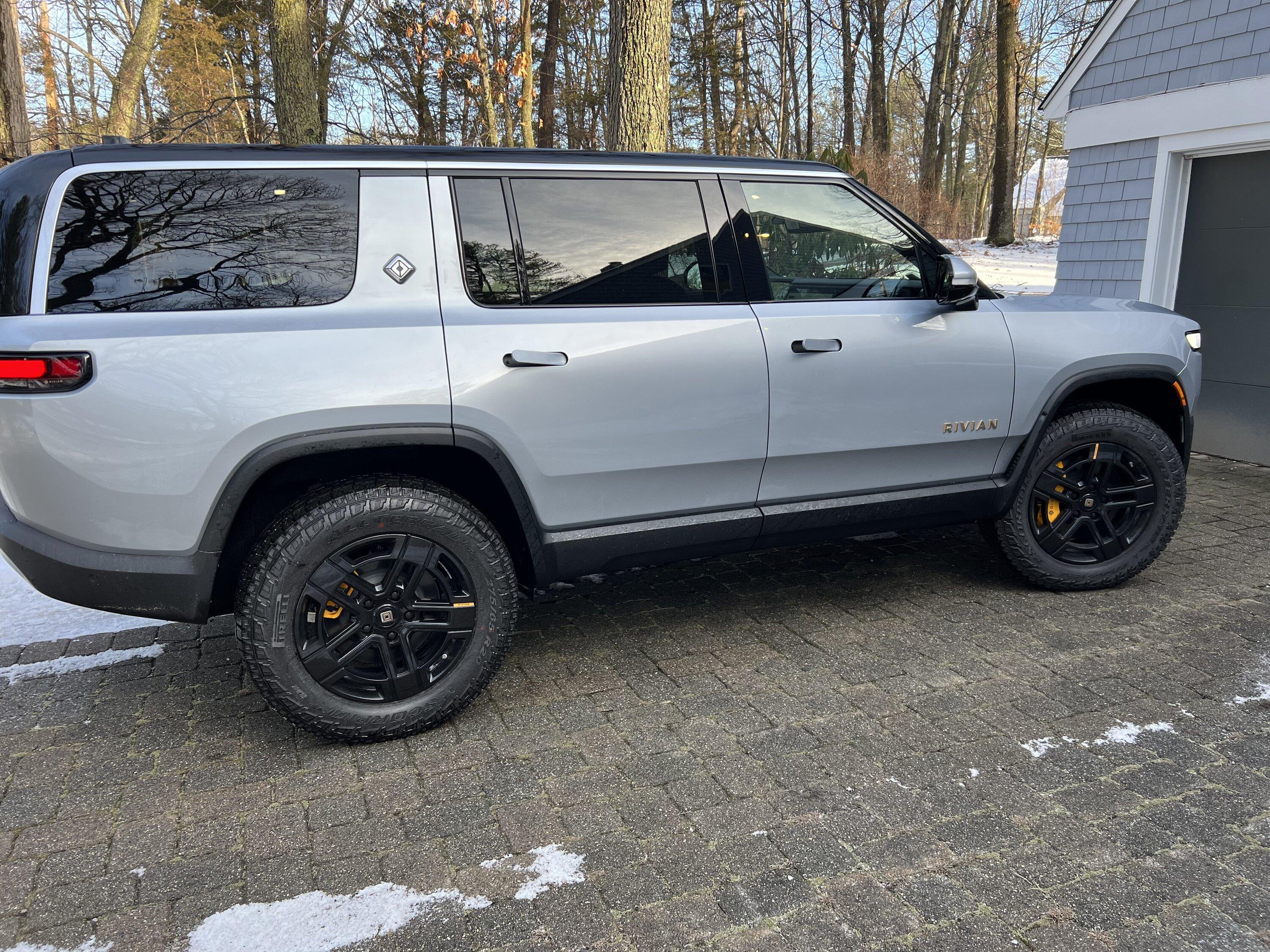 Rivian R1T R1S LA SILVER Rivian Photos 6046D1A6-34BD-4B08-8FD7-804ACA53E415