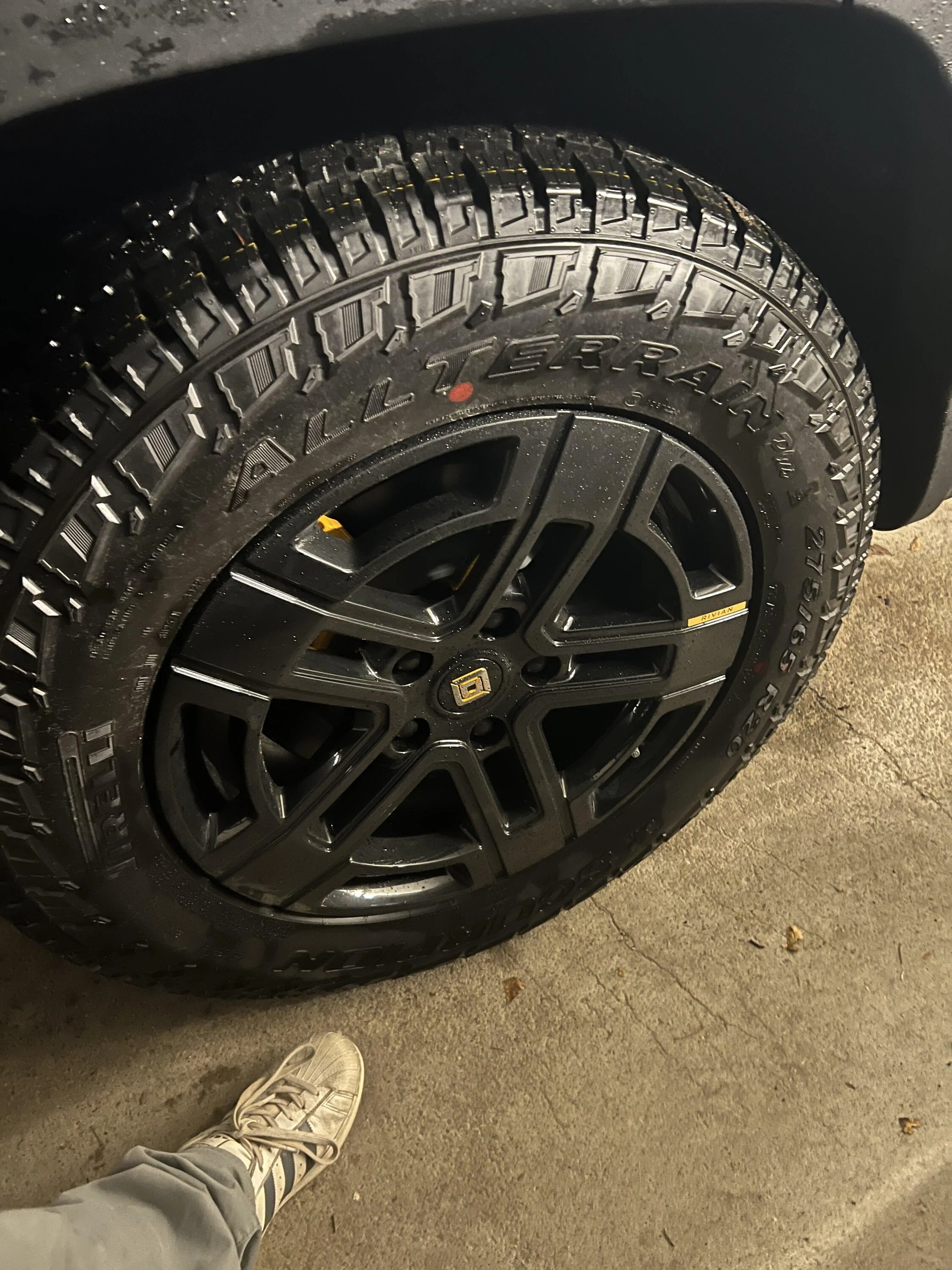 Rivian R1T R1S LA SILVER Rivian Photos F05A25C2-D577-46CA-BFA3-2BBB6AE9D645
