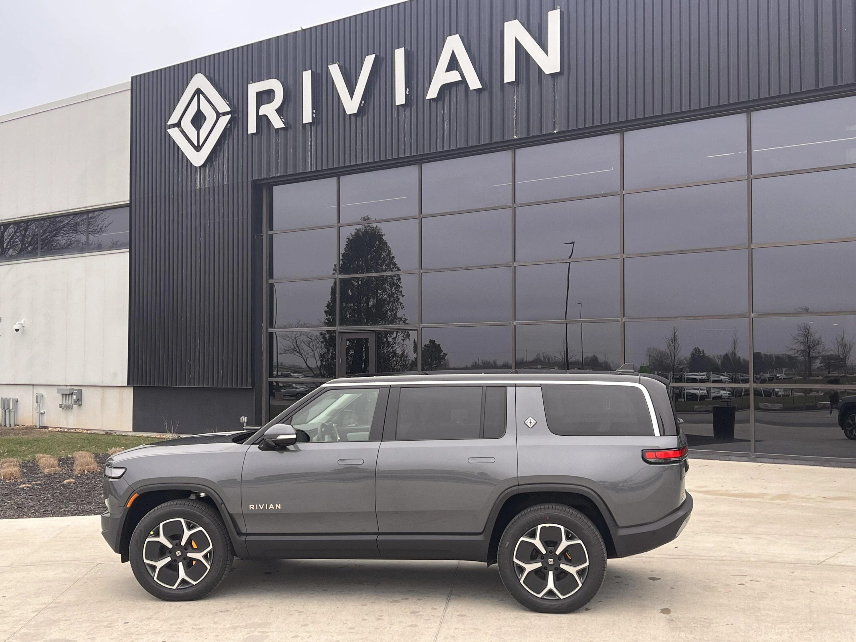 Rivian R1T R1S Our R1S Factory Delivery tempImageLvTzlr