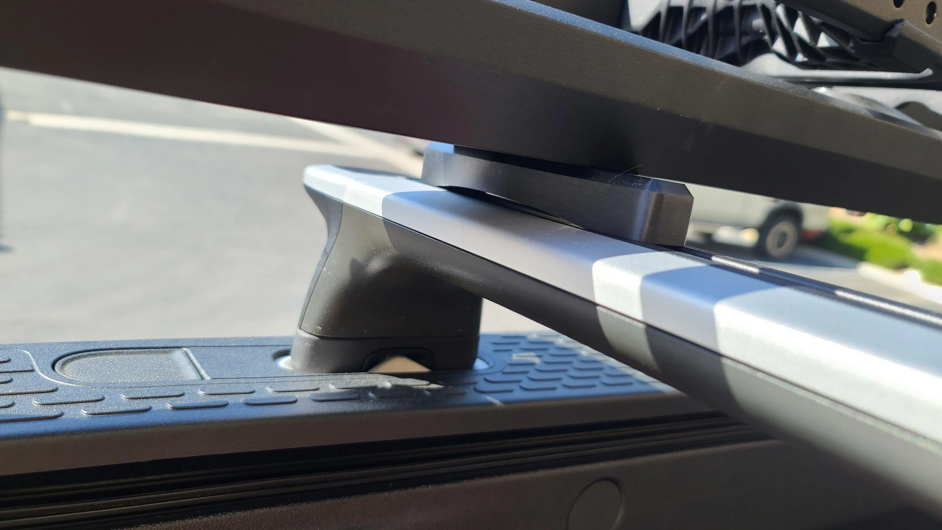 Rivian R1T R1S Küat: Piston® SR rack installed 20230325_154639