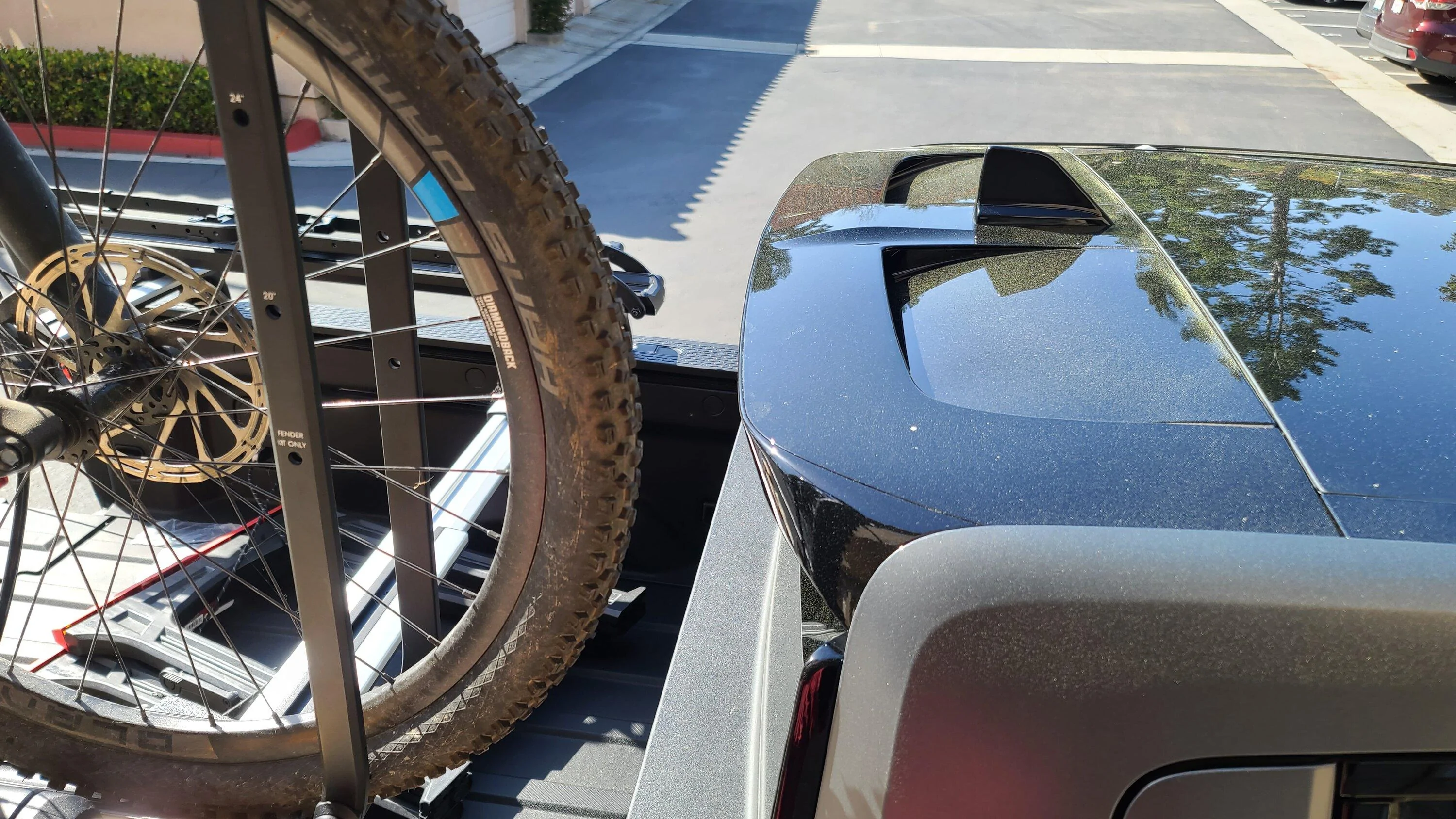 Rivian R1T R1S Küat: Piston® SR rack installed 20230325_160127