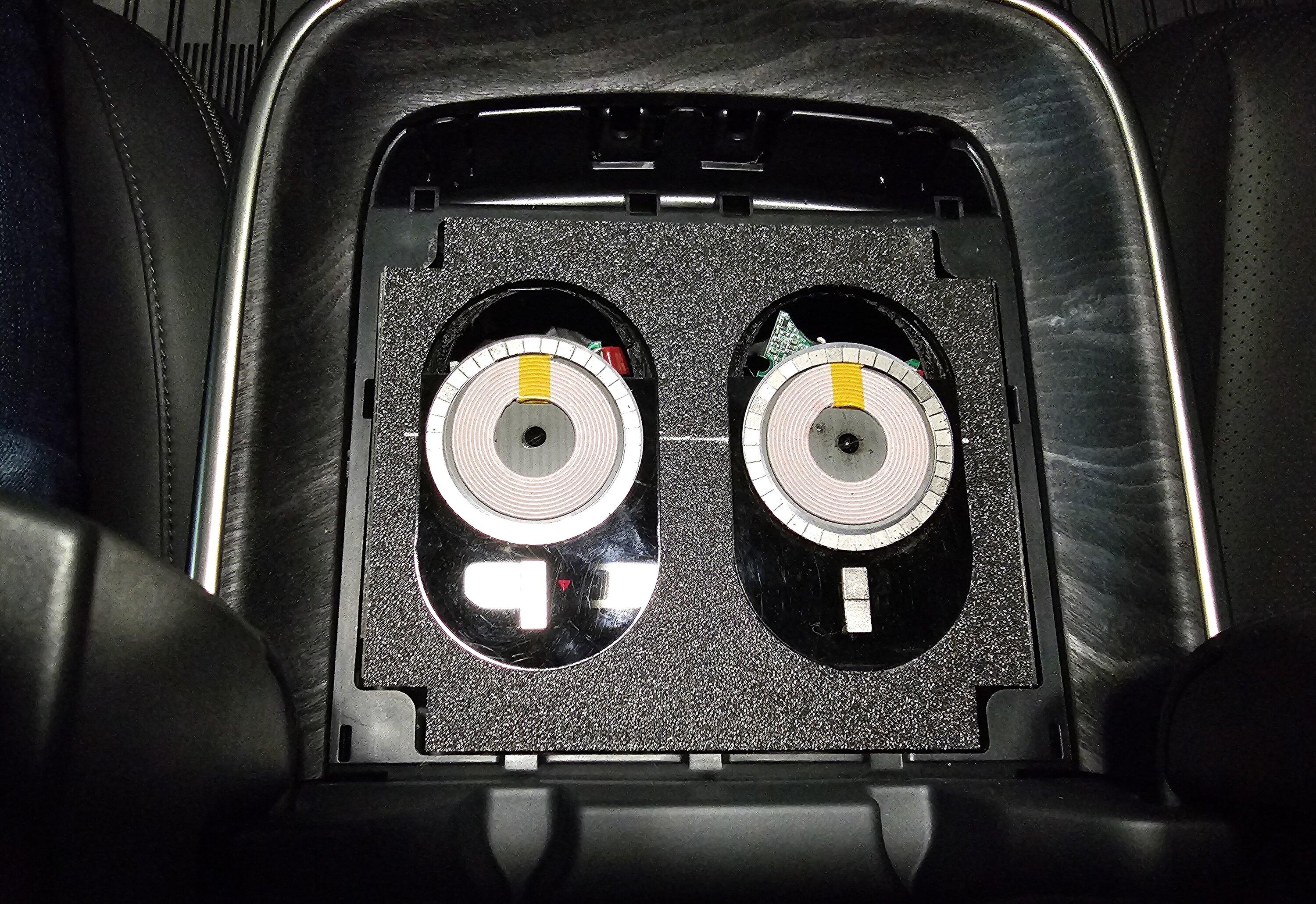 Rivian R1T R1S Working Magsafe / Magnetic Qi Wireless Charging Pad Install! - DIY Writeup 11