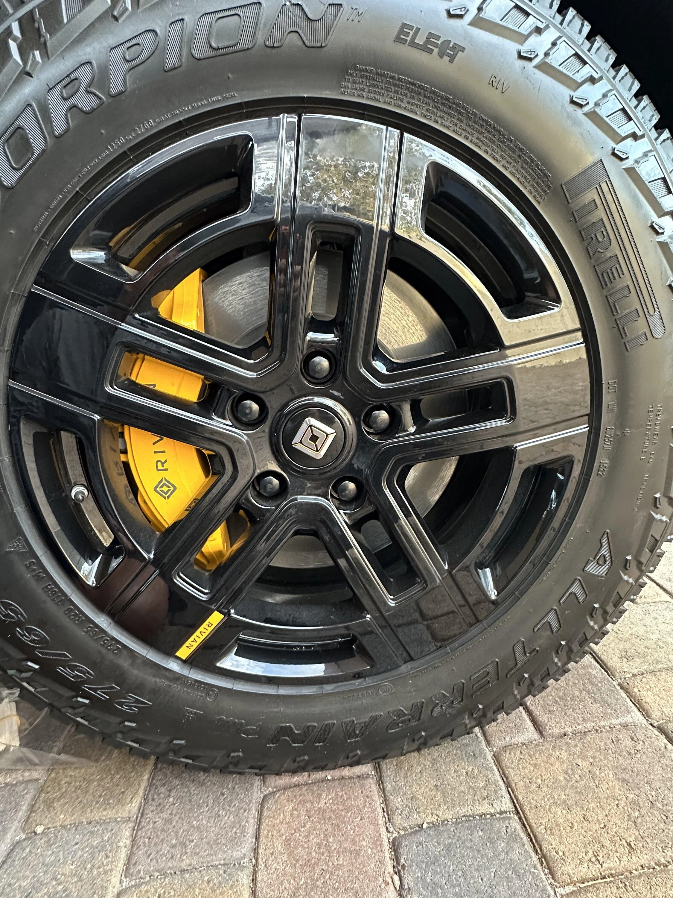Rivian R1T R1S A/T Brights Powdercoated to Glossy Black 02FDC74D-FBD0-450C-99CD-46055728C61B