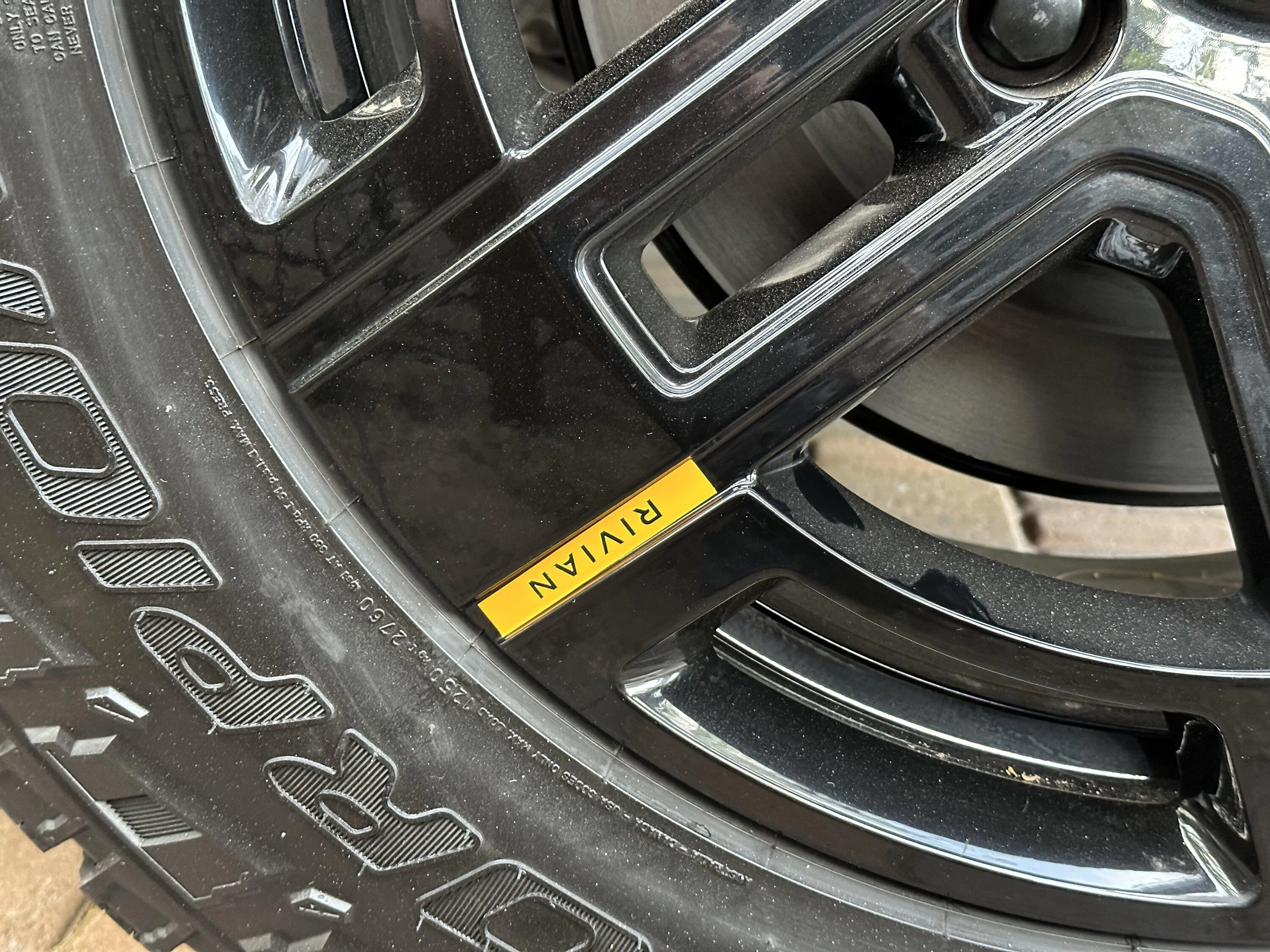 Rivian R1T R1S A/T Brights Powdercoated to Glossy Black 5C04E046-3081-461A-B615-D8198BE30C3D