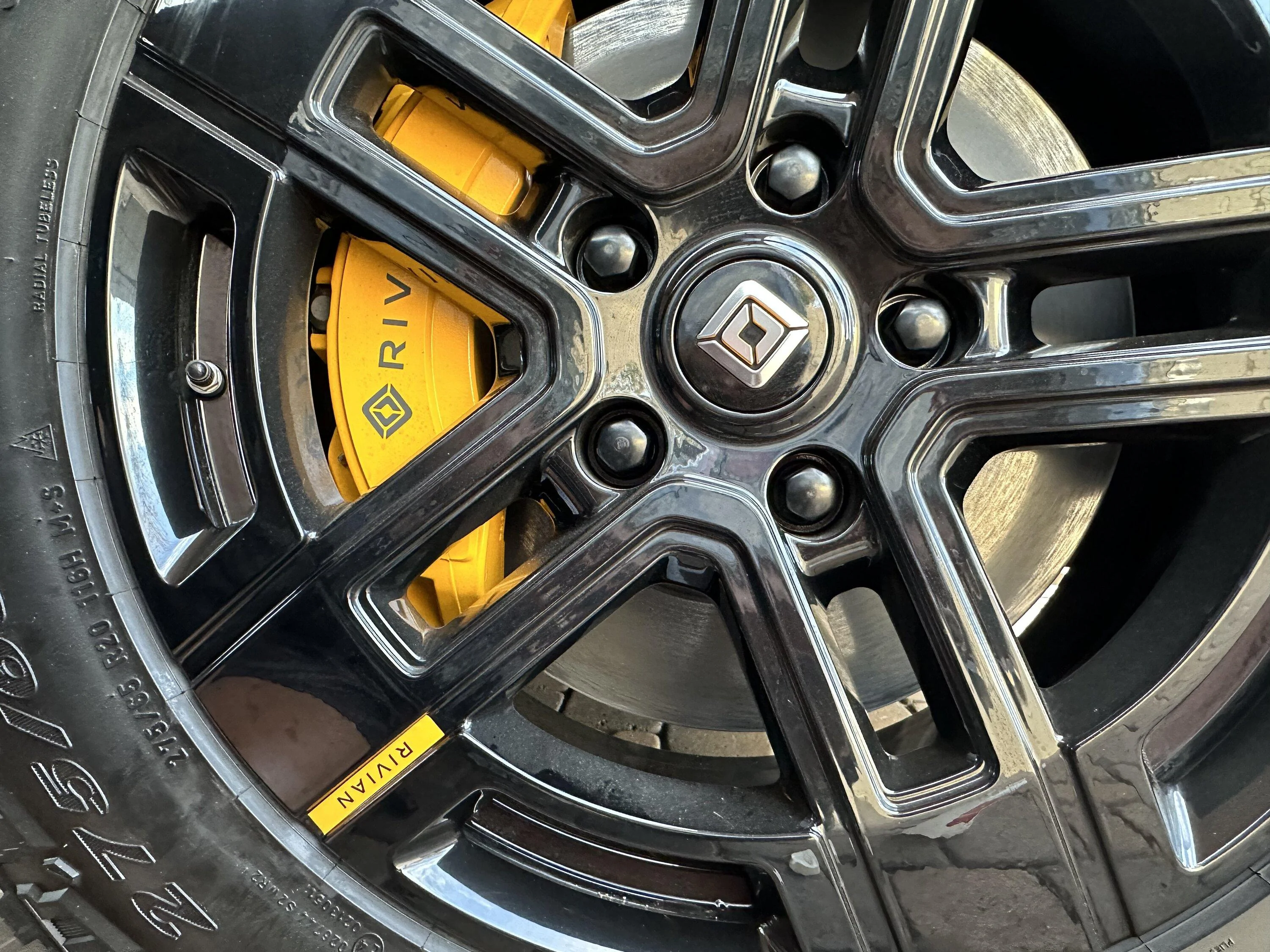 Rivian R1T R1S A/T Brights Powdercoated to Glossy Black AD9E4CE9-EA45-4E78-B6FE-031B1399B04A