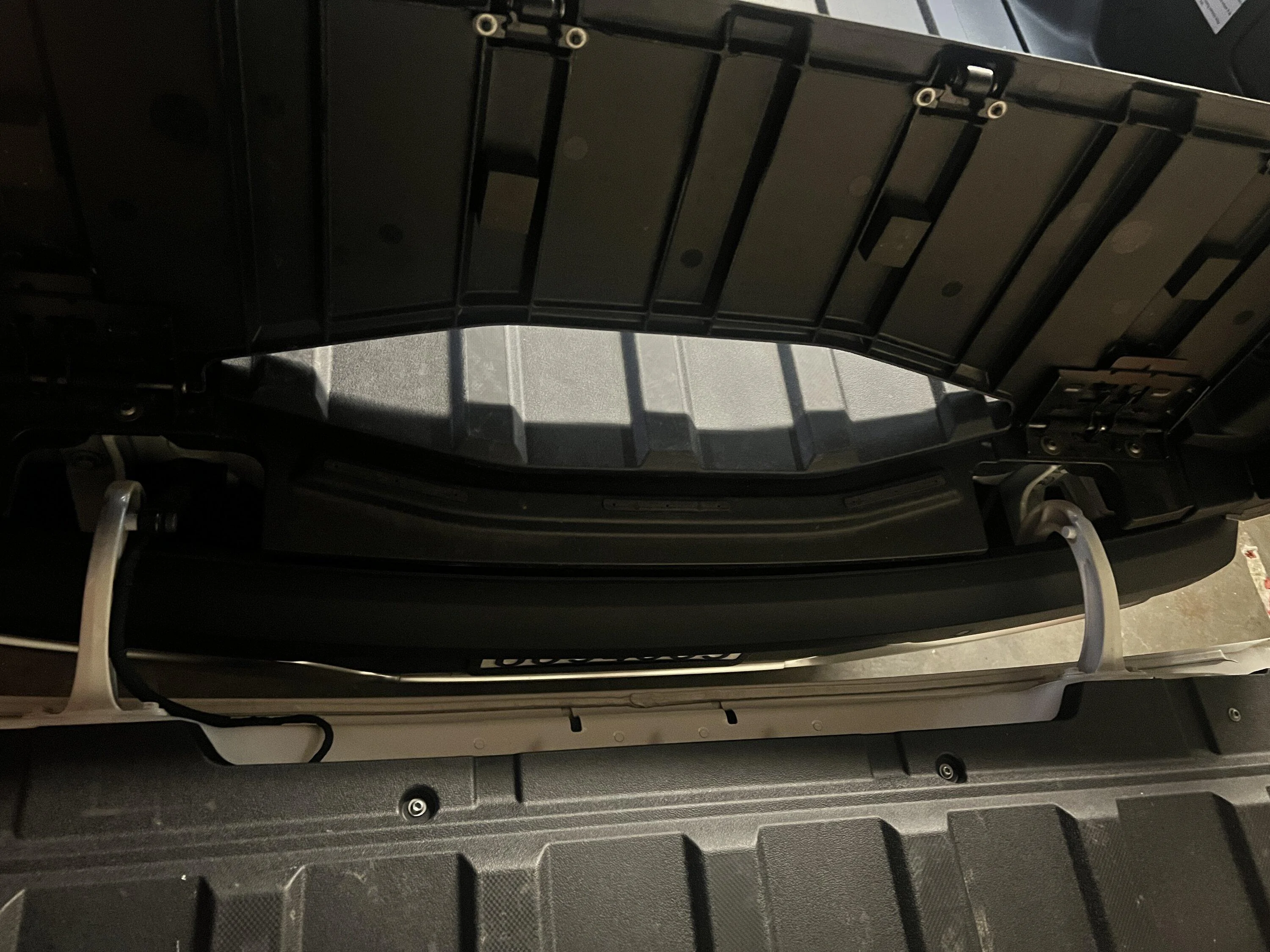 Rivian R1T R1S Tail gate question.. 8B764956-FD1F-49F2-87F9-05303F59B688