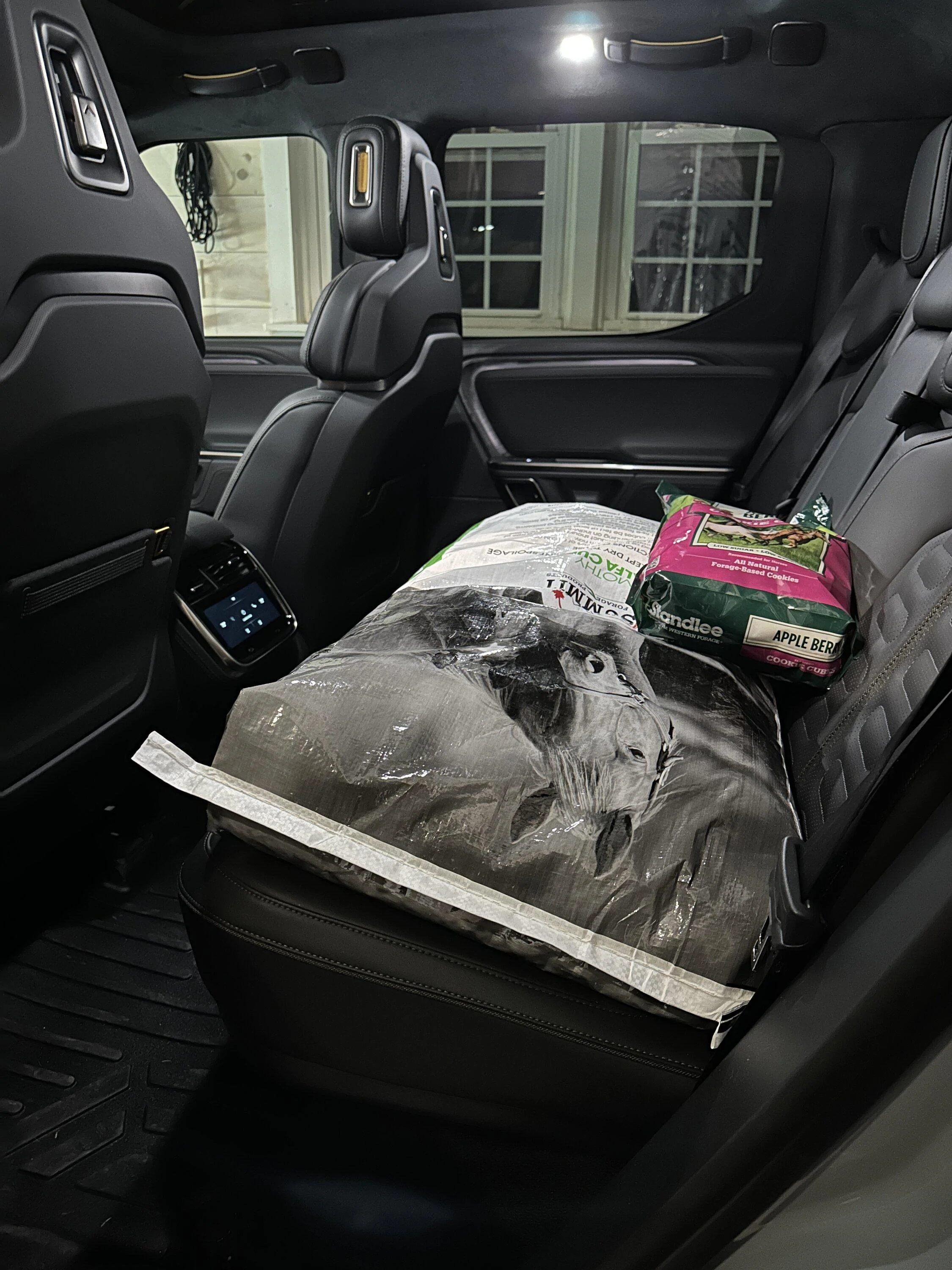 Rivian R1T R1S New aftermarket (manual) Tonneau Cover for Rivian R1T IMG_1161