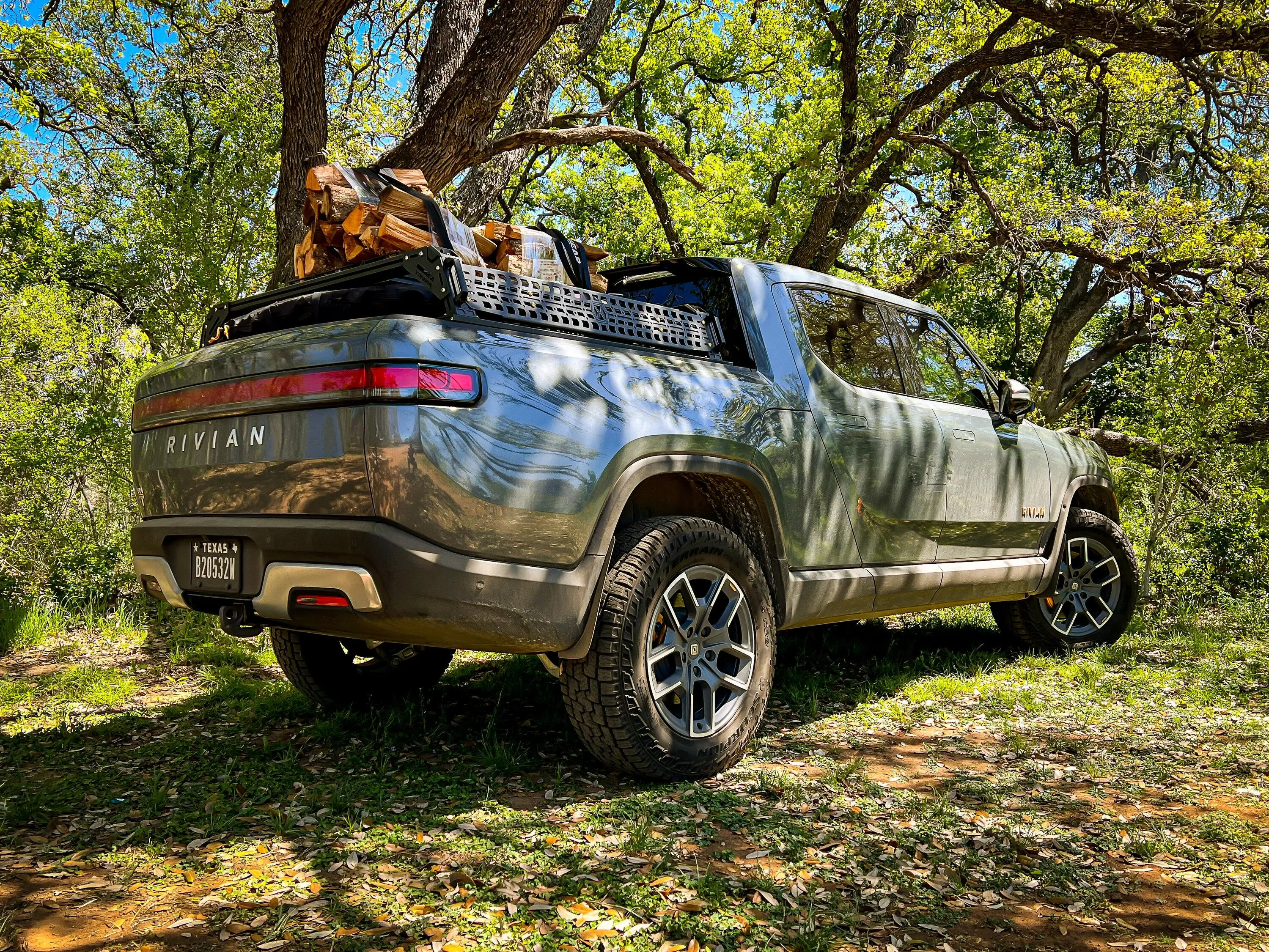 Rivian R1T R1S Bed Rack options from Xtrusion Overland IMG_2220