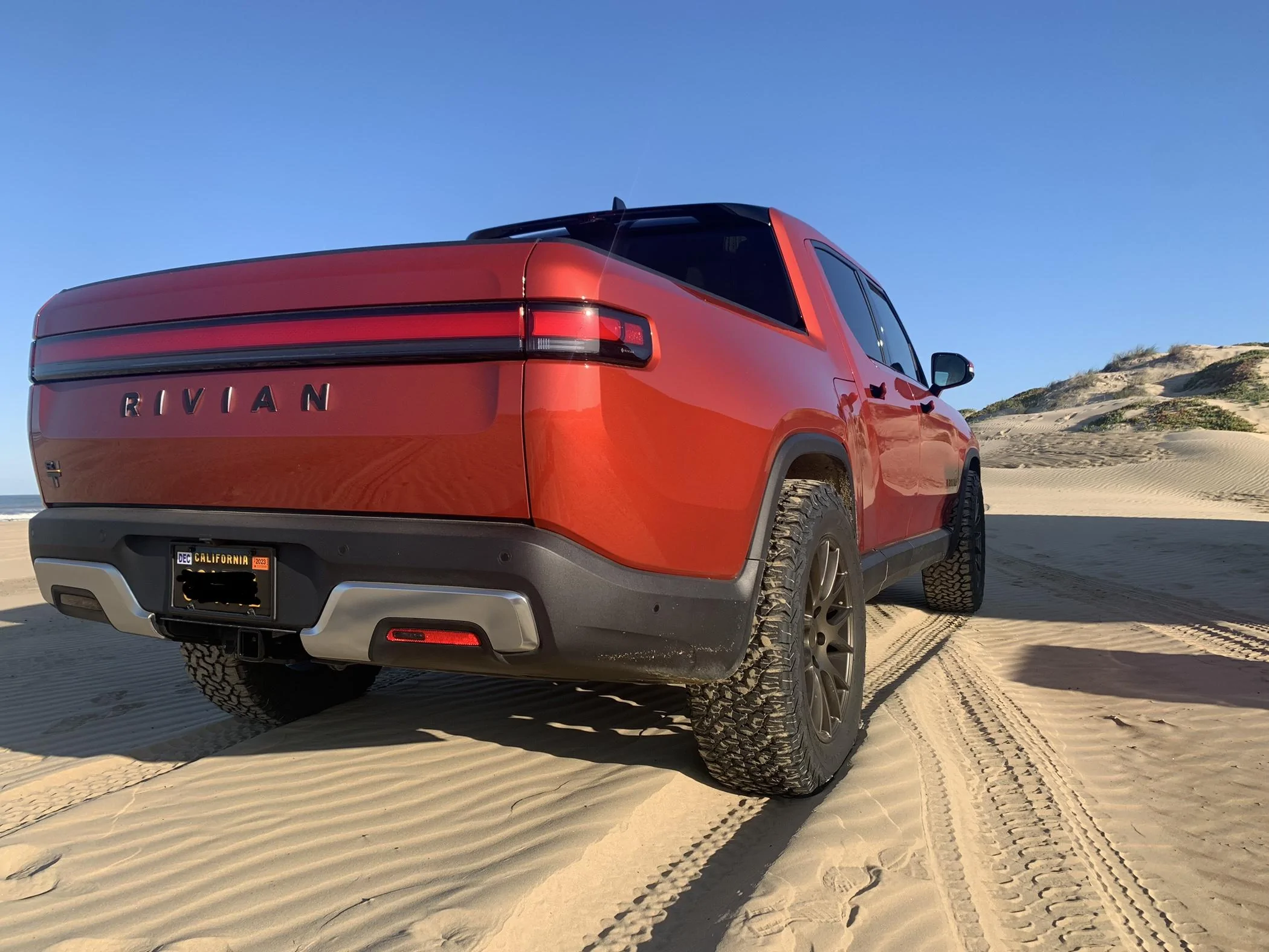 Rivian R1T R1S BFG 285/60/20 tires with 20" aftermarket wheels installed (+ blacked out badges & light bars tint) 7F522C77-8CAF-42DF-8F0D-8D2C495A0C59