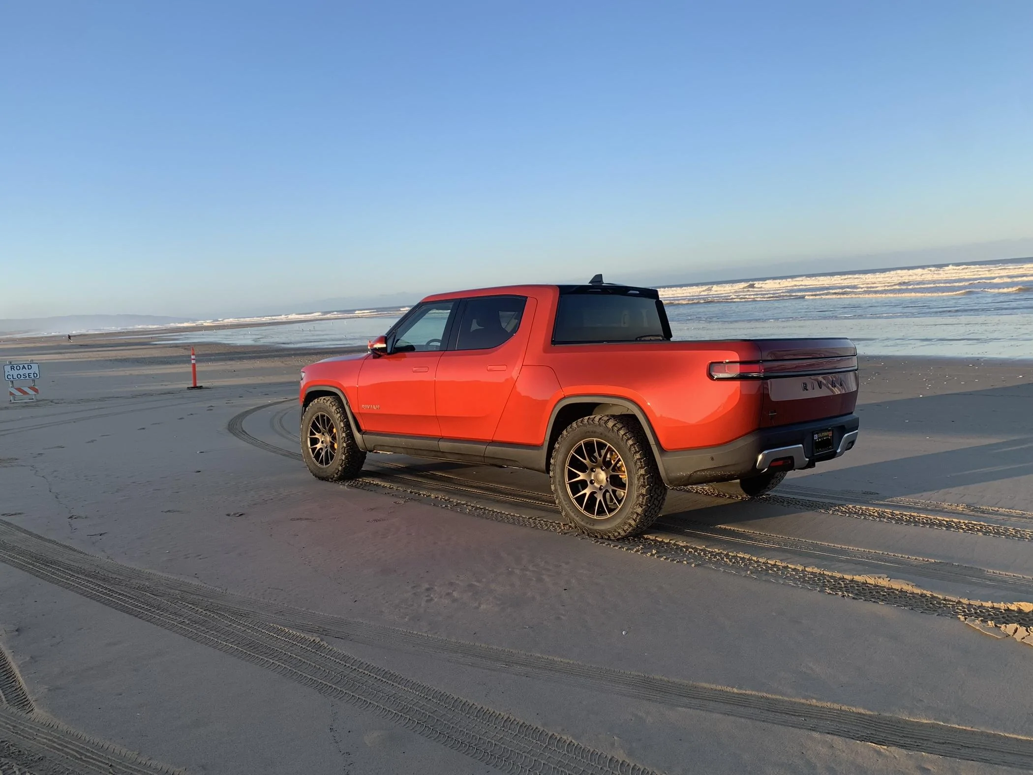 Rivian R1T R1S RED CANYON Rivian Photos 11544851-DD32-47E2-BD3D-F2C2AABBD2A3