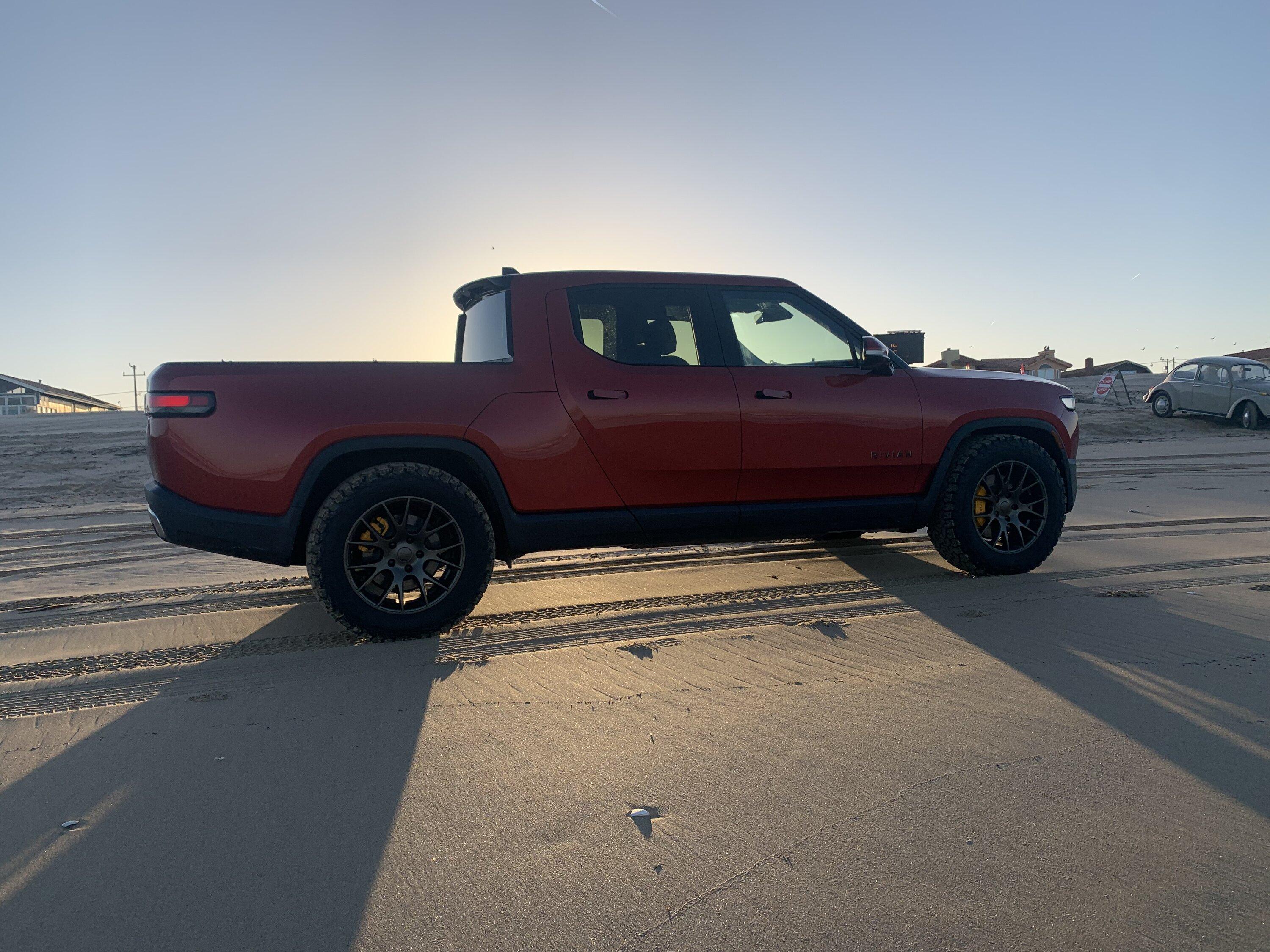 Rivian R1T R1S RED CANYON Rivian Photos F04A8714-A9E5-44F0-8CD8-F903029738F5