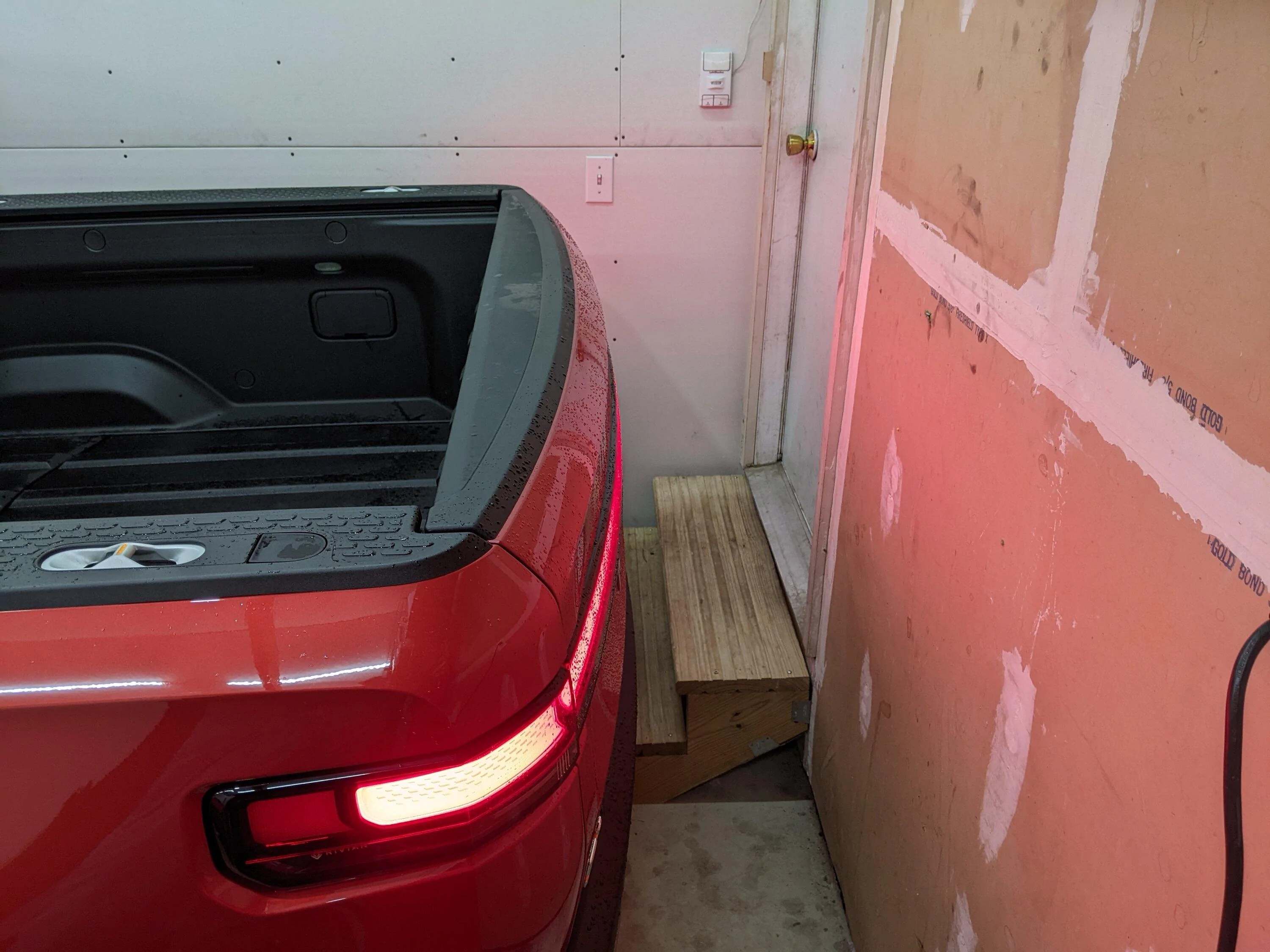 Rivian R1T R1S Uh, you're gonna need a bigger garage! PXL_20230118_143750841