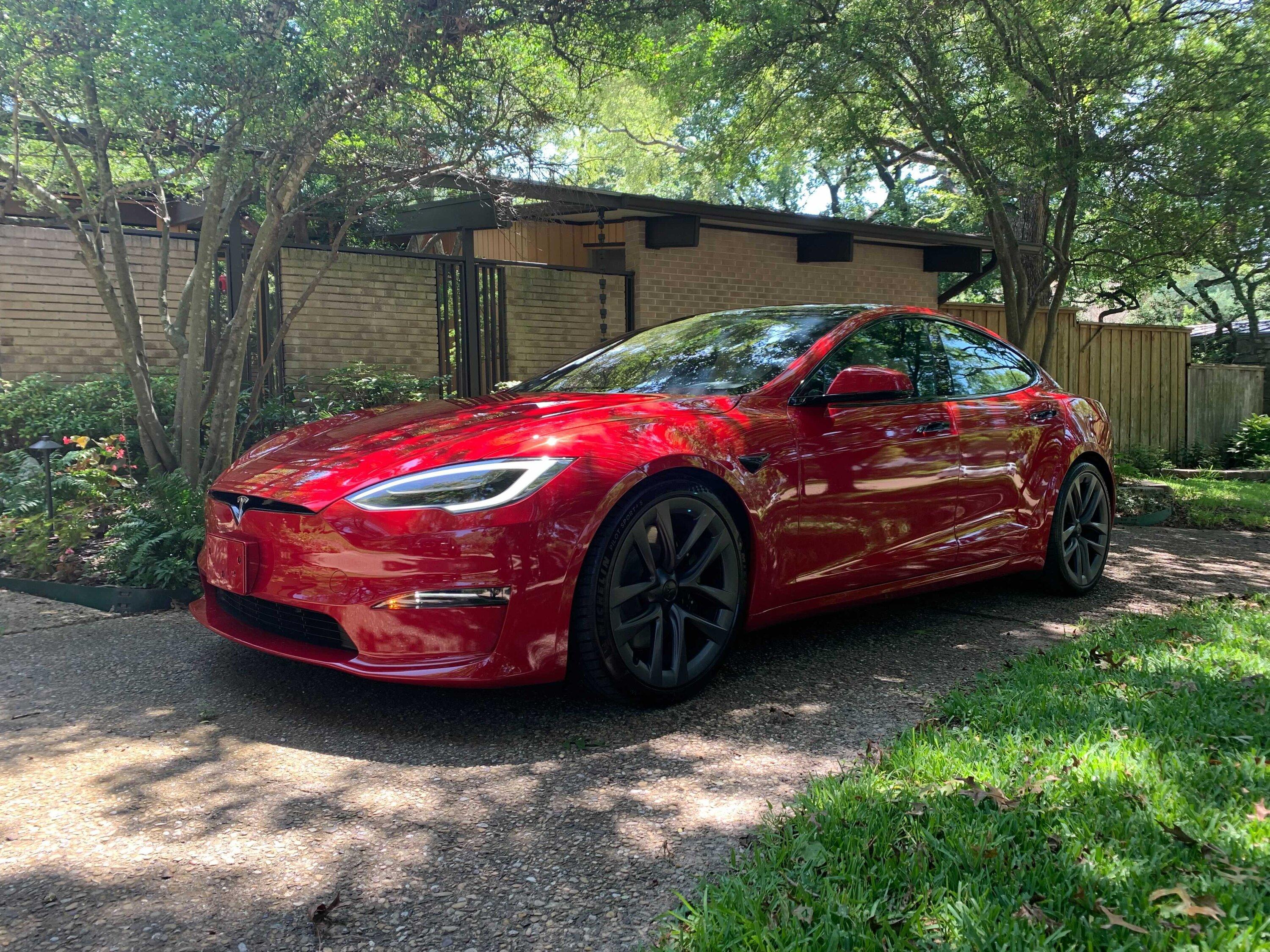 Rivian R1T R1S Trade your Rivian Blue R1S for my Red Model S Plaid? exterior
