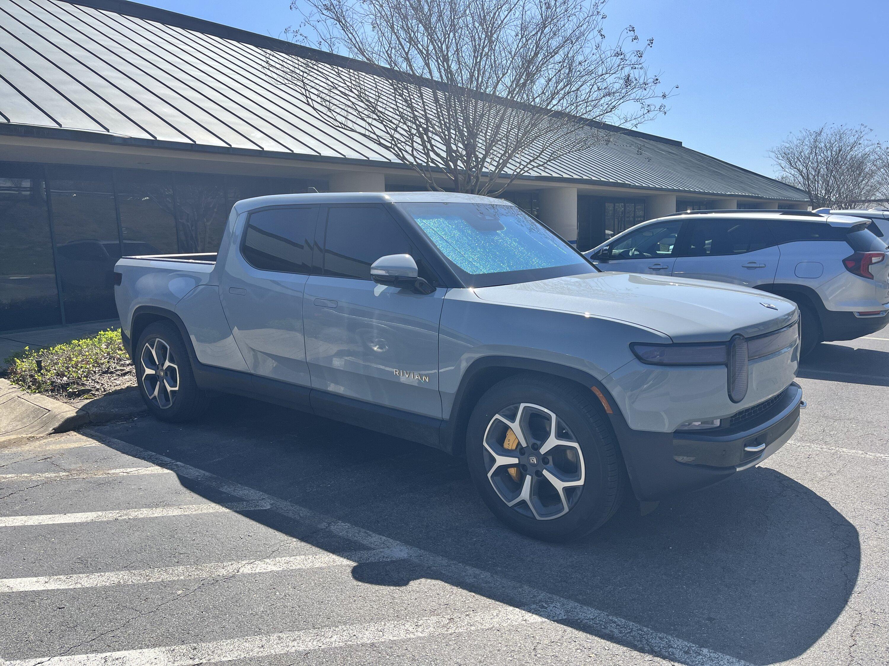 Rivian R1T R1S ? LIMESTONE R1S  Photos C4E20CAB-D9D7-4553-965B-25C75D1423FE