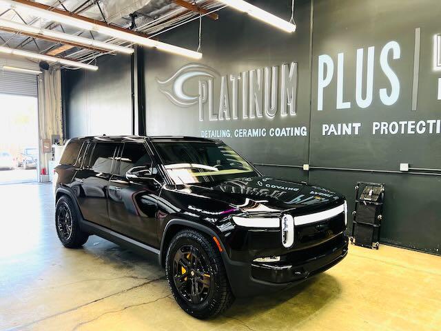 Rivian R1T R1S MIDNIGHT (Black) Rivian Photos IMG_7323