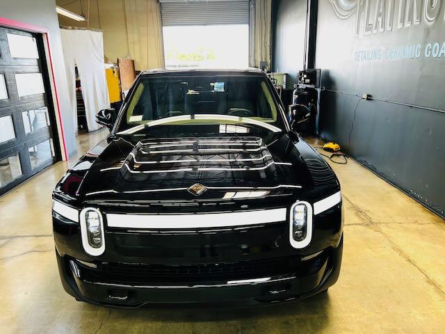 Rivian R1T R1S MIDNIGHT (Black) Rivian Photos IMG_7324