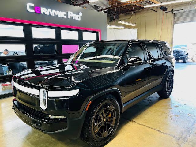 Rivian R1T R1S MIDNIGHT (Black) Rivian Photos IMG_7325