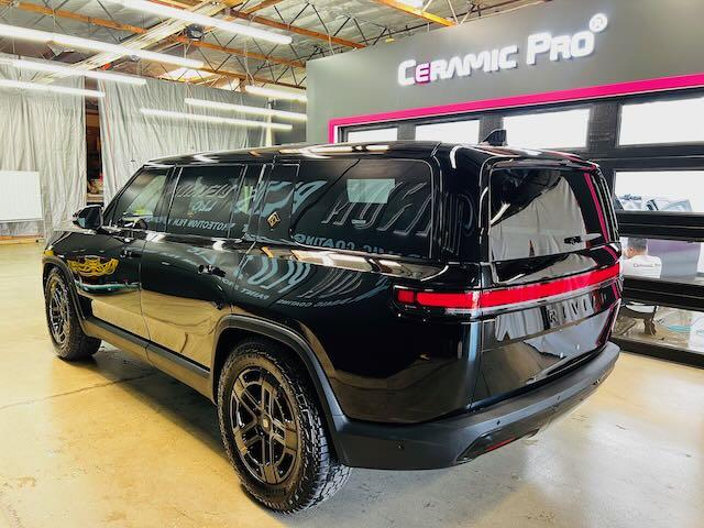 Rivian R1T R1S MIDNIGHT (Black) Rivian Photos IMG_7326