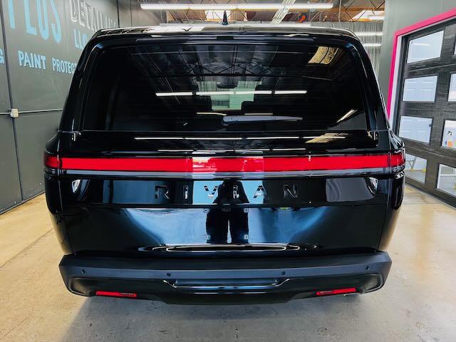 Rivian R1T R1S MIDNIGHT (Black) Rivian Photos IMG_7327
