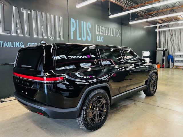Rivian R1T R1S MIDNIGHT (Black) Rivian Photos IMG_7329