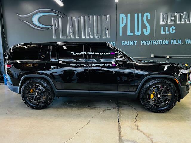 Rivian R1T R1S MIDNIGHT (Black) Rivian Photos IMG_7330