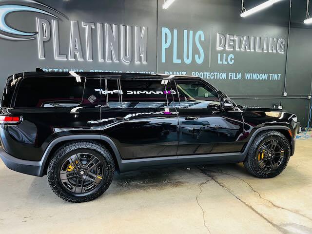 Rivian R1T R1S MIDNIGHT (Black) Rivian Photos IMG_7331