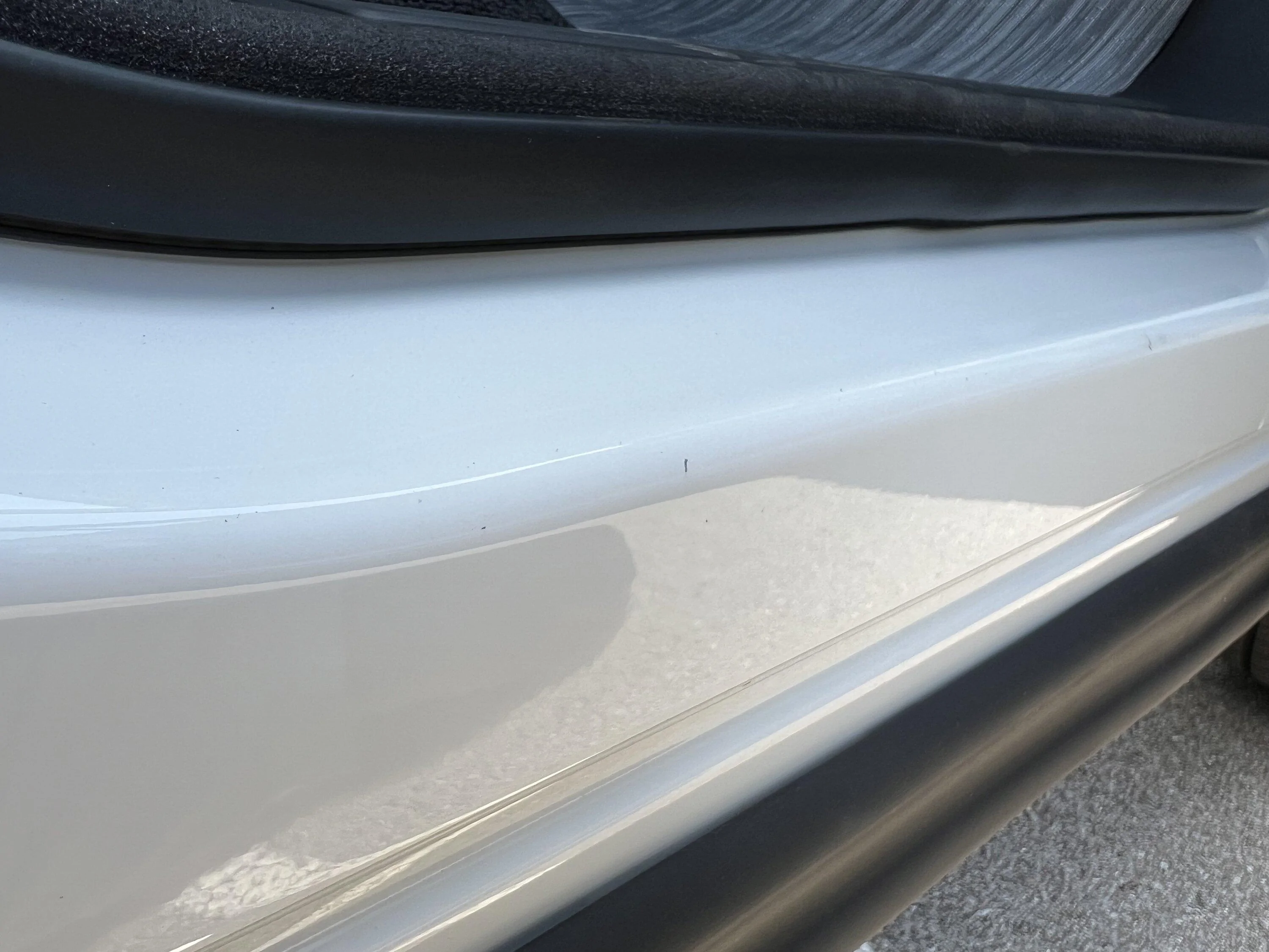 Rivian R1T R1S In what world are these types of paint issues acceptable on new R1S? IMG_4708
