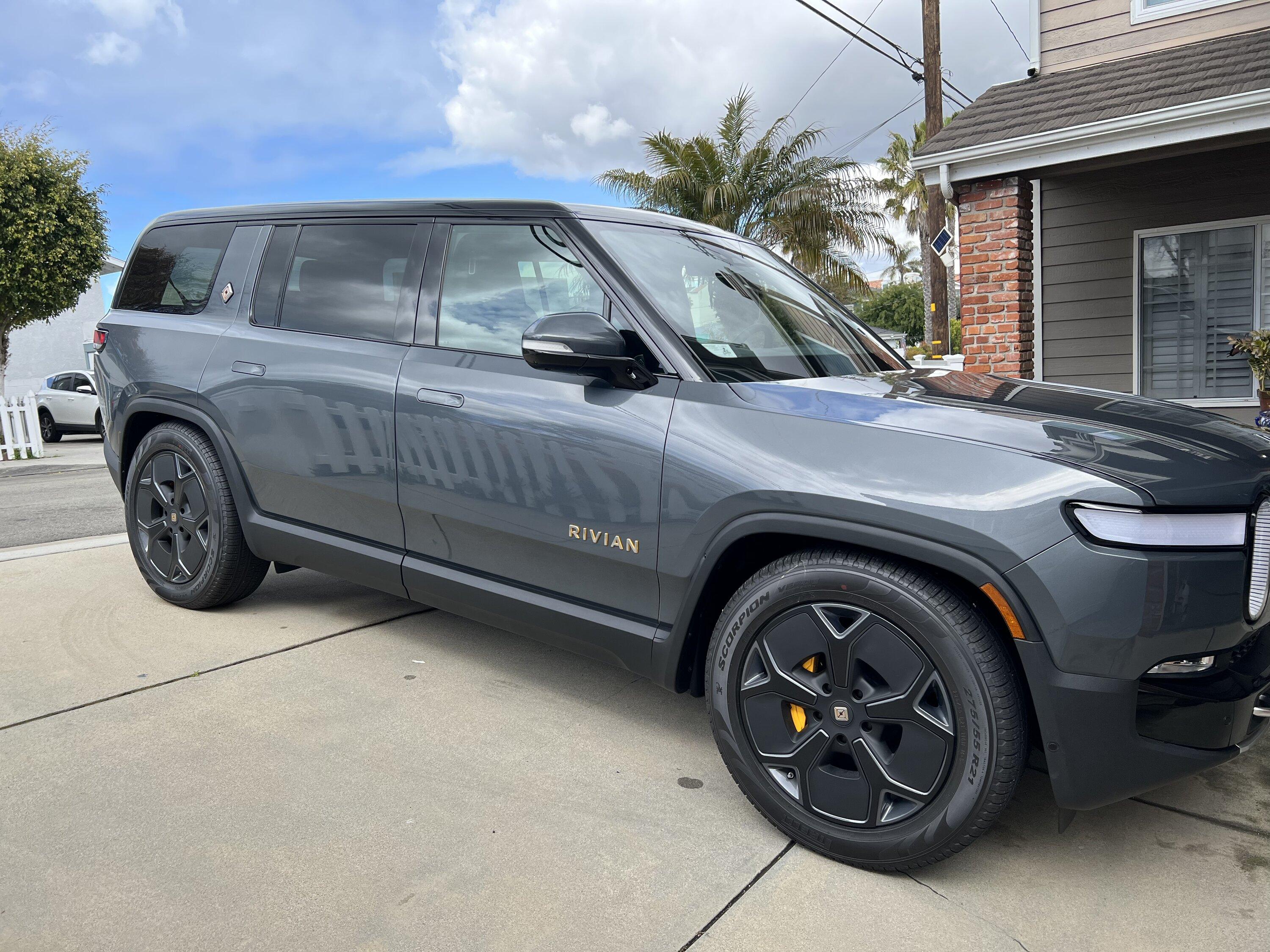 Rivian R1T R1S El CAP GRANITE Rivian Photos 6C637909-199A-4B9A-8730-775ADAE2346D