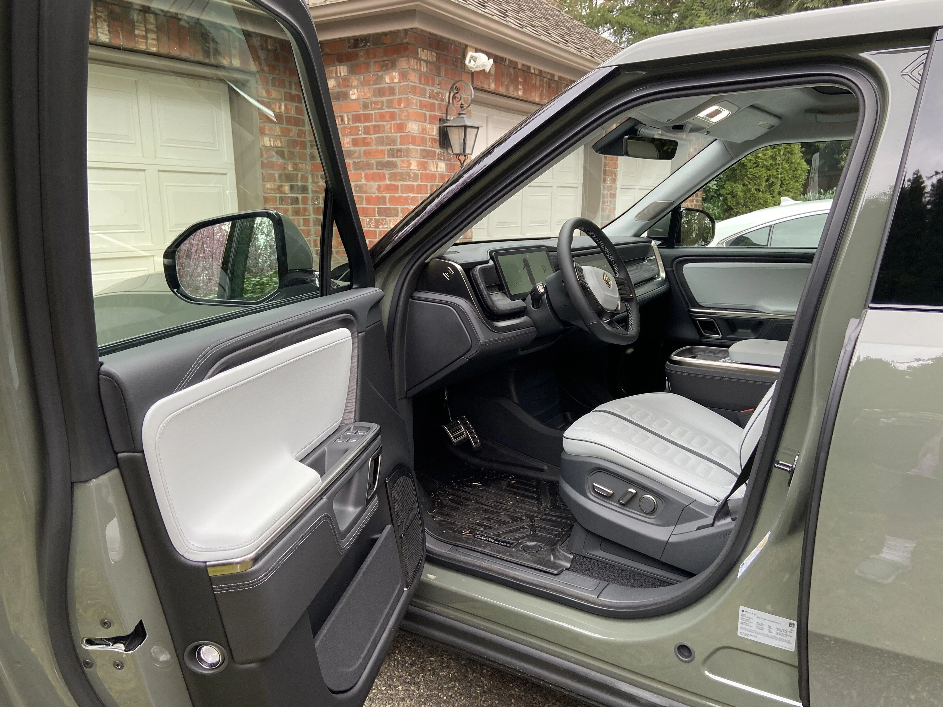 Rivian R1T R1S LAUNCH GREEN R1T Photos C4B20CD5-F404-4F64-96CE-78C082F0698B