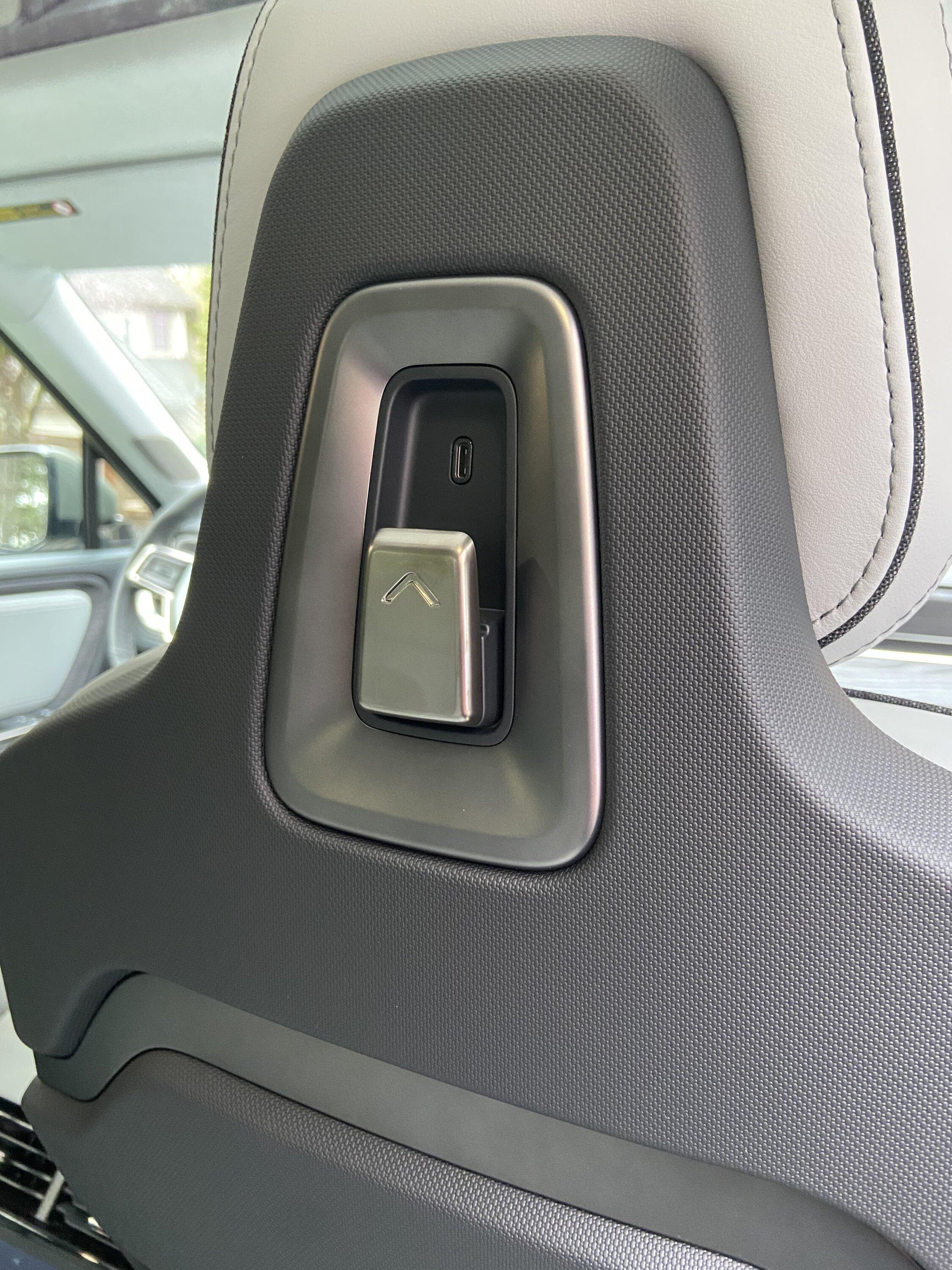 Rivian R1T R1S LAUNCH GREEN R1T Photos 9390F672-4835-438B-90D2-C166E5F0D3DB