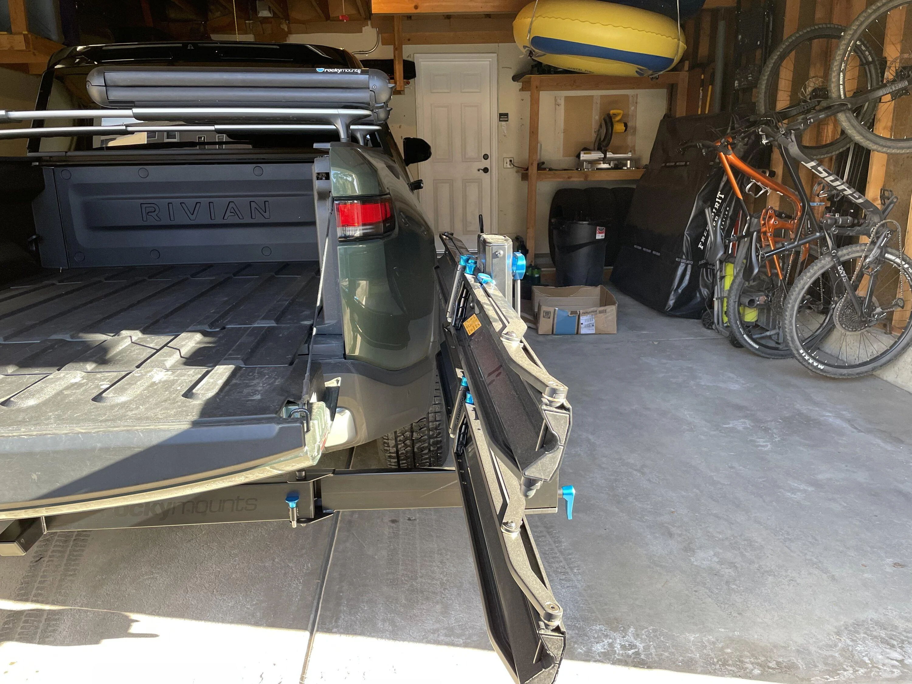 Rivian R1T R1S RockyMounts AfterParty Hitch rack - installed photos & review 1A5B2153-A0FA-4190-B106-7AE9CE8006C1
