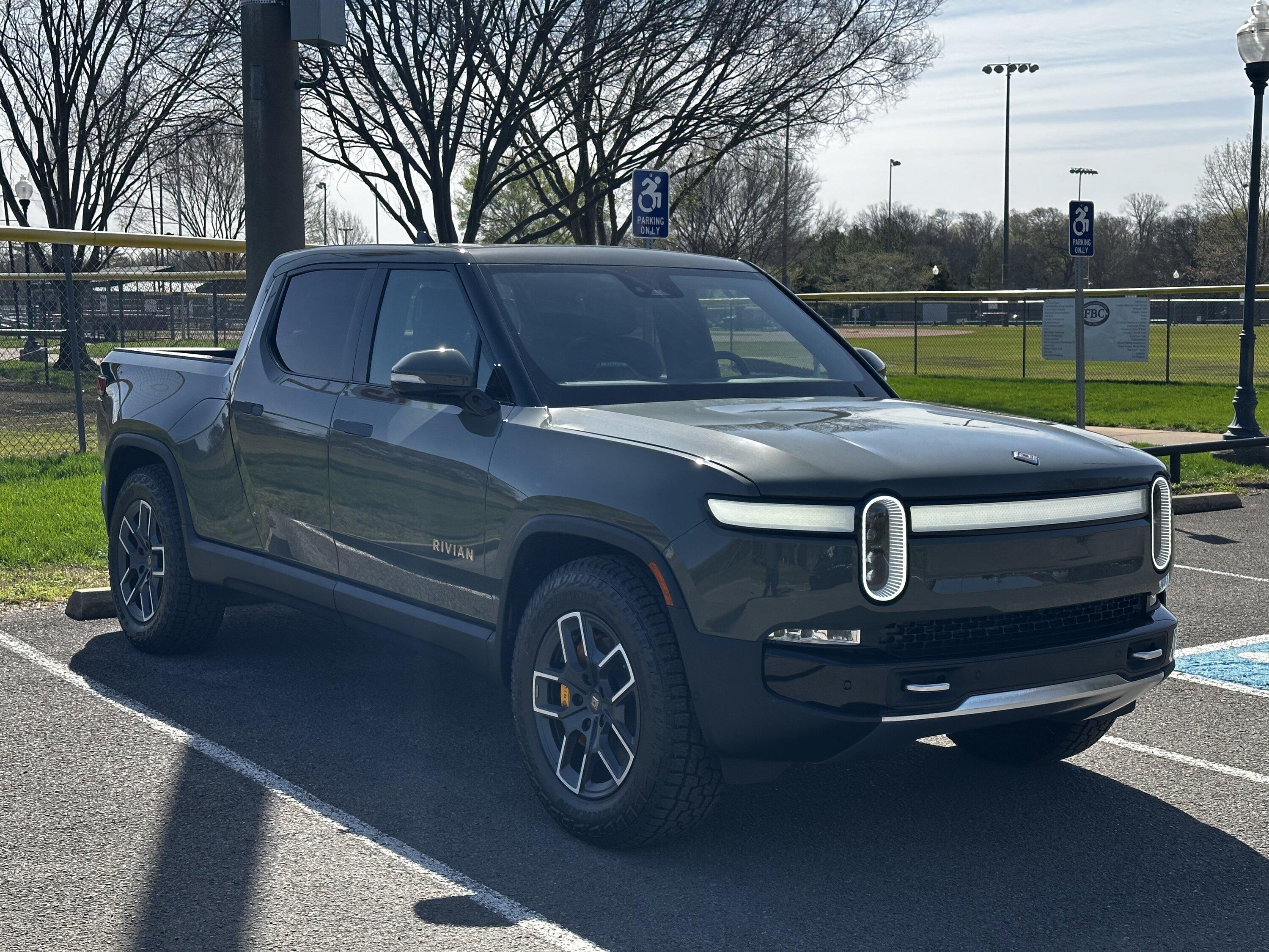Rivian R1T R1S LAUNCH GREEN R1T Photos 9AB5AACC-4B6B-4FBE-89ED-6644B2716EBA