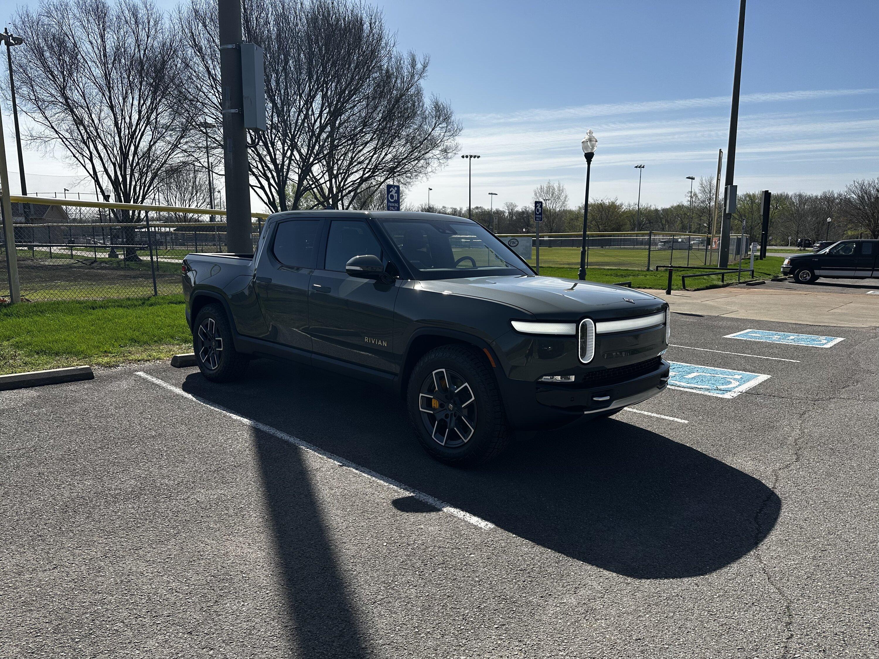 Rivian R1T R1S LAUNCH GREEN R1T Photos B9CEEEED-5327-4E4D-B504-0E68EFA6FFB0
